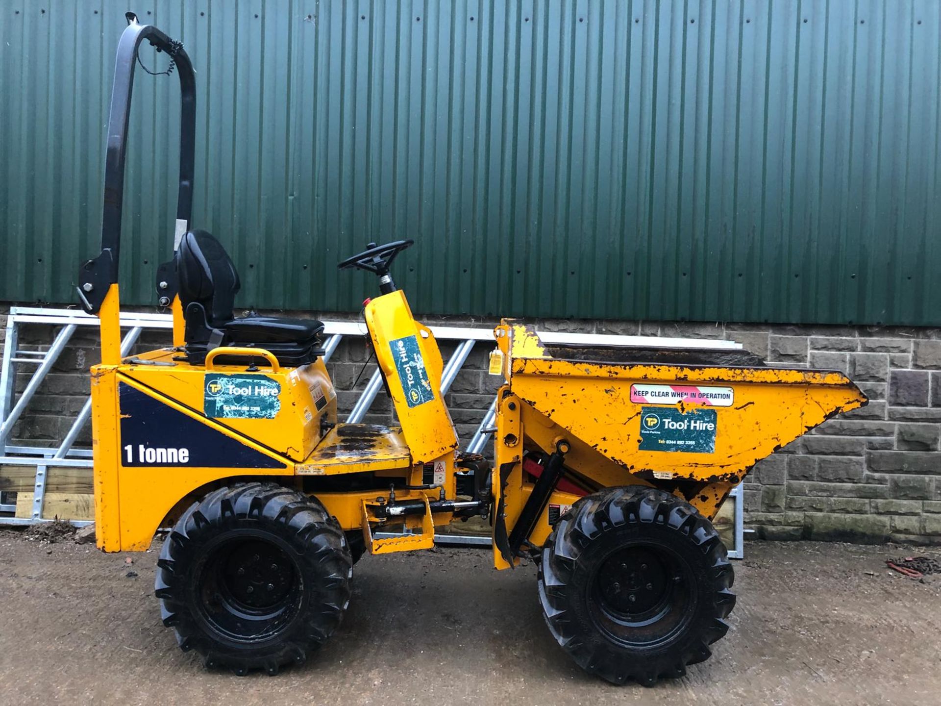 2012 THWAITES 1 TONNE HI-TIP DUMPER, SHOWING - 1195 HOURS *PLUS VAT* - Image 2 of 23