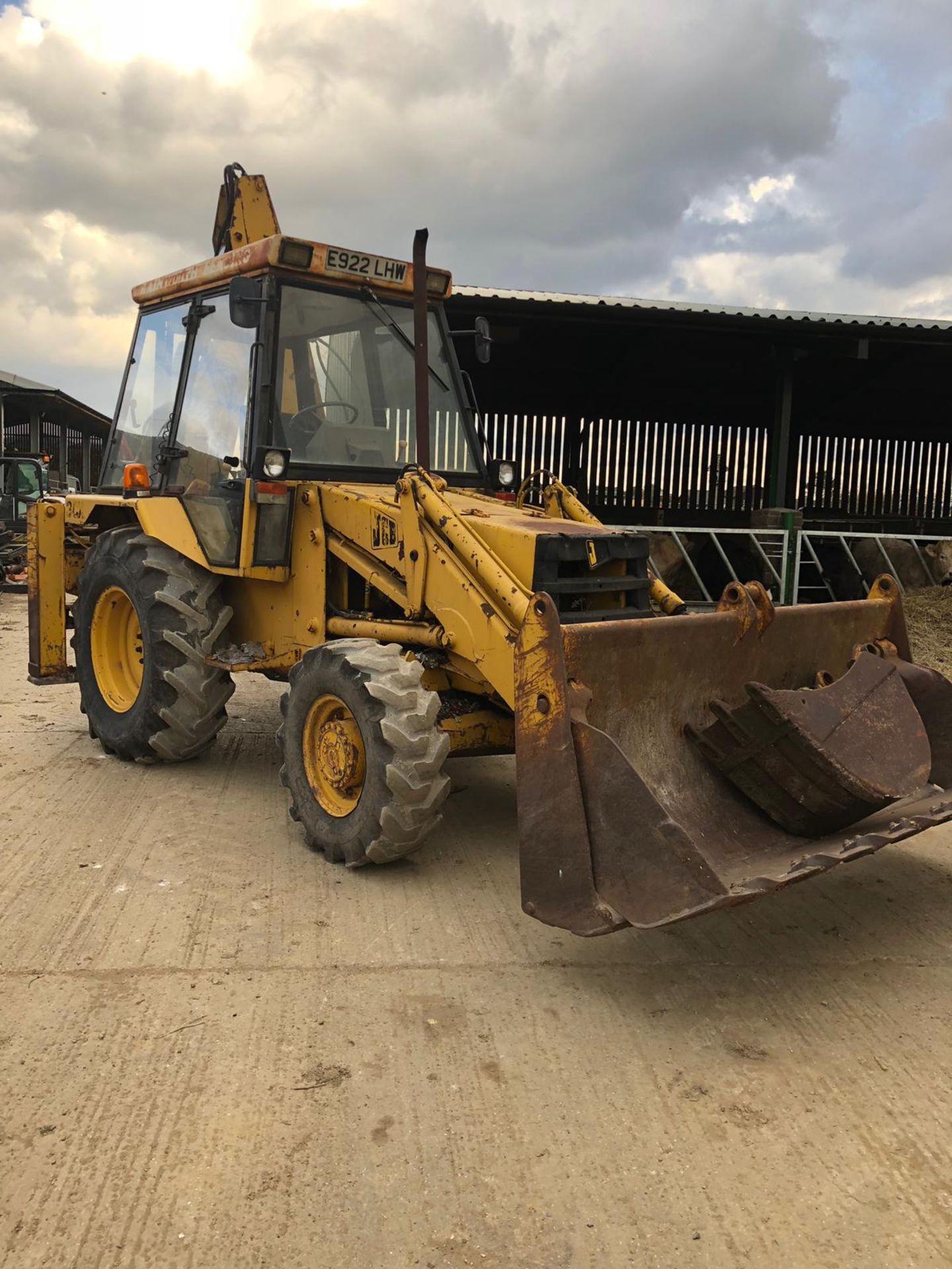 1988/E REG JCB 3CX TRACTOR WITH FRONT LOADING SHOVEL AND REAR DIGGER / BACK HOE *PLUS VAT* - Image 6 of 14