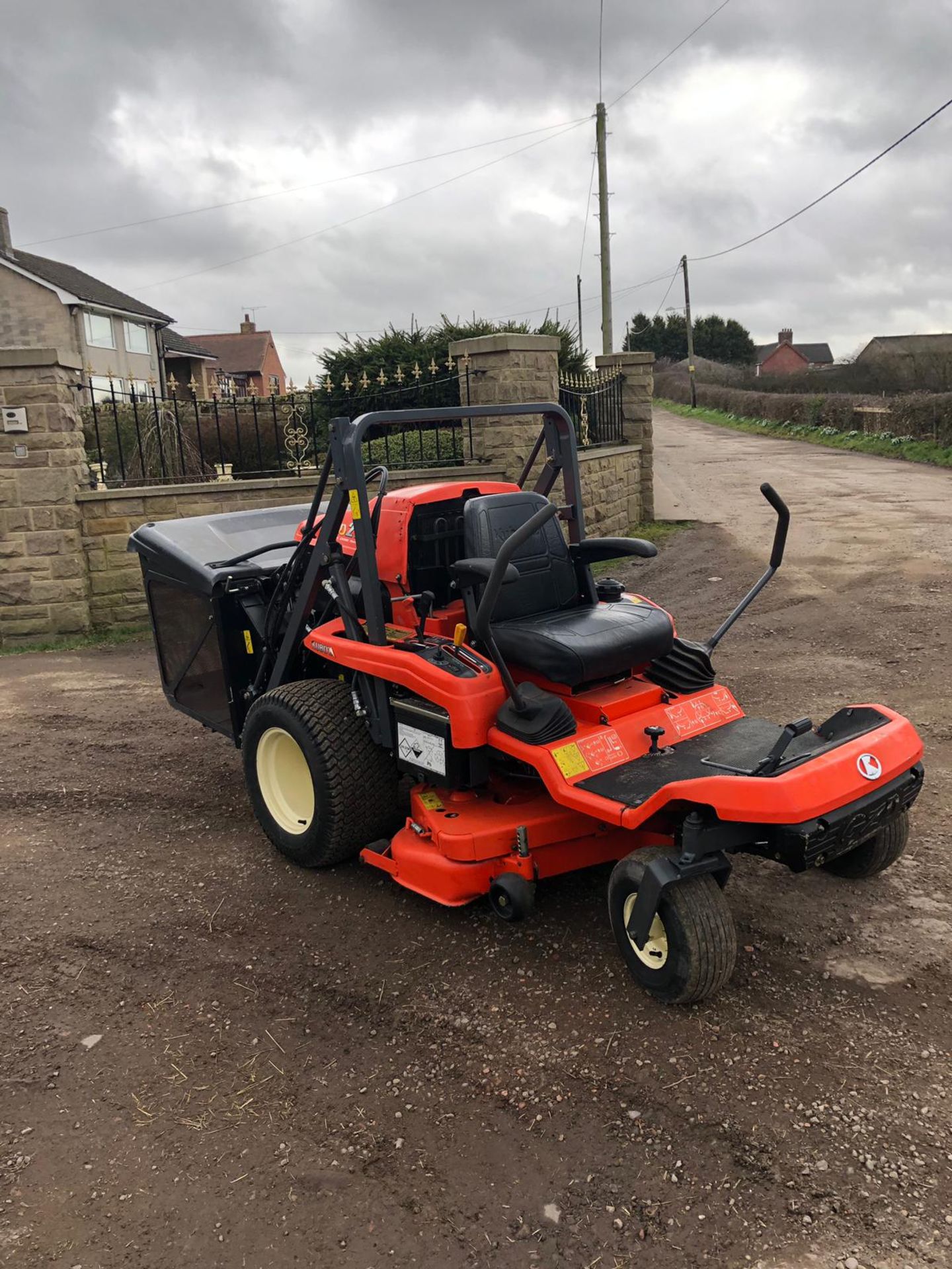 2008 KUBOTA GZD21 ZERO TURN RIDE ON HIGH TIP LAWN MOWER *NO VAT* - Image 2 of 6