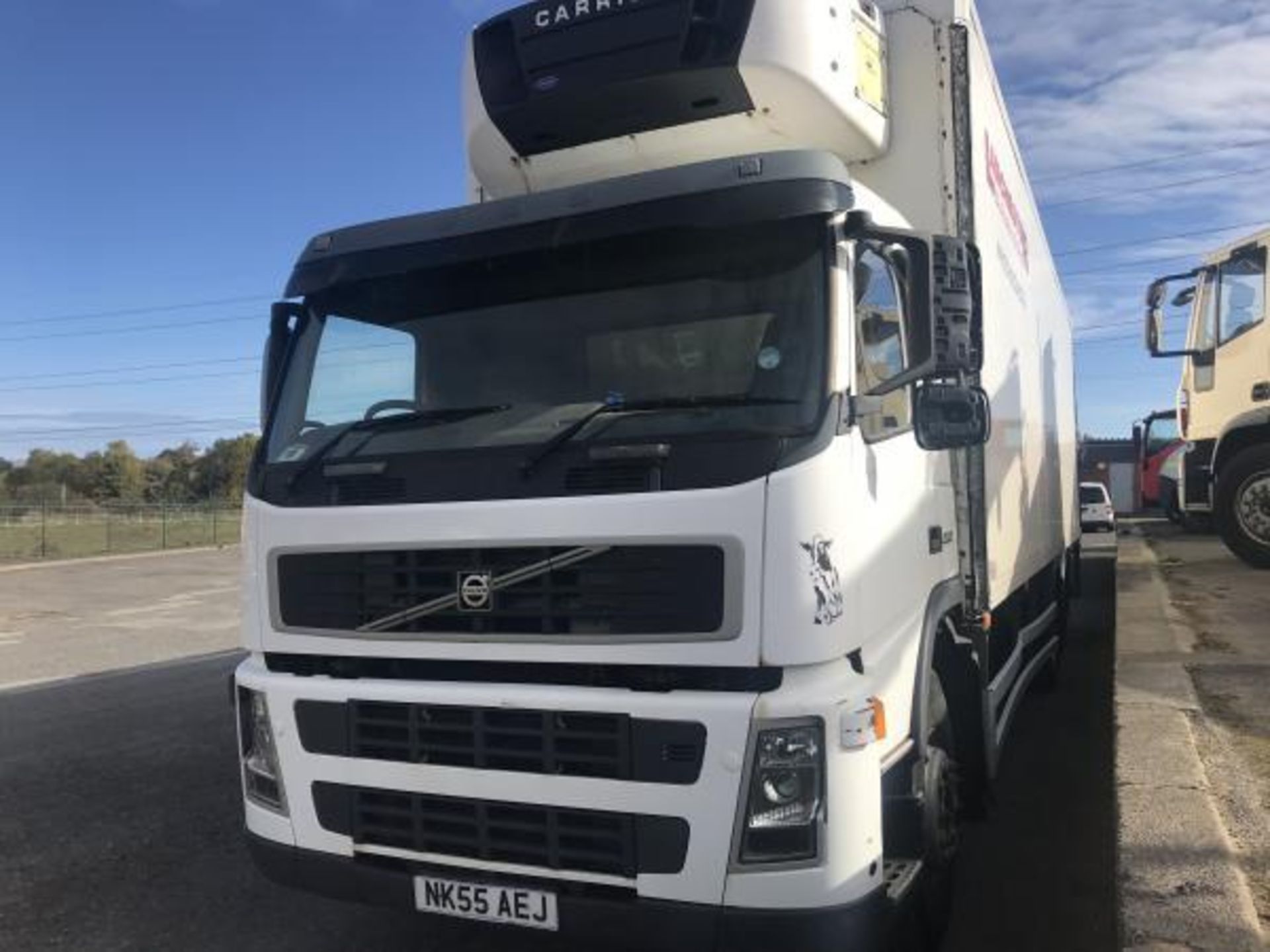 2005/55 REG VOLVO FM 260 6X2 FRIDGE BOX, MANUAL BOX GOOD RUNNER AND DRIVER *PLUS VAT* - Image 2 of 5