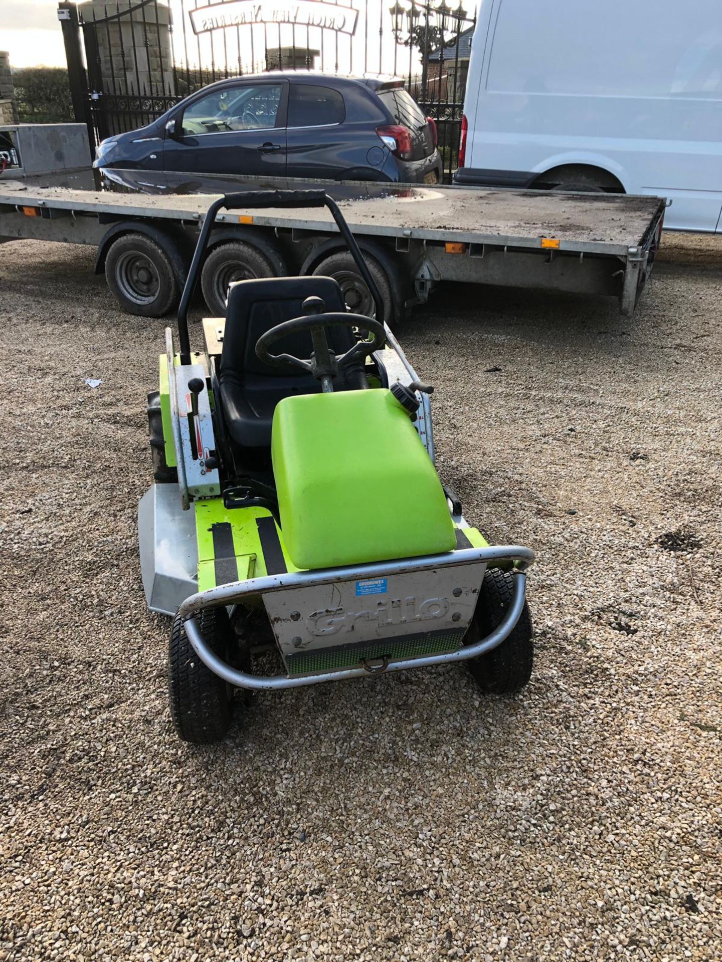 GRILLO CLIMBER 921 PETROL RIDE ON LAWN MOWER FOR BANKS AND ROUGH CUT, RUNS WORKS & CUTS *NO VAT* - Image 4 of 7