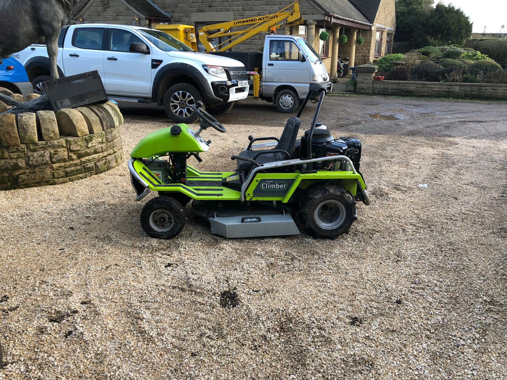 GRILLO CLIMBER 921 PETROL RIDE ON LAWN MOWER FOR BANKS AND ROUGH CUT, RUNS WORKS & CUTS *NO VAT* - Image 3 of 7