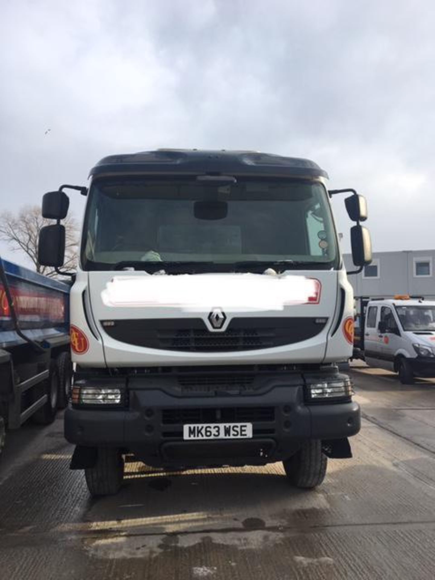 2014/63 REG RENAULT TRUCKS KERAX (34) WHITE DIESEL CONCRETE MIXER WITH BAY LYNX VOLUMETRIC BODY - Image 2 of 3