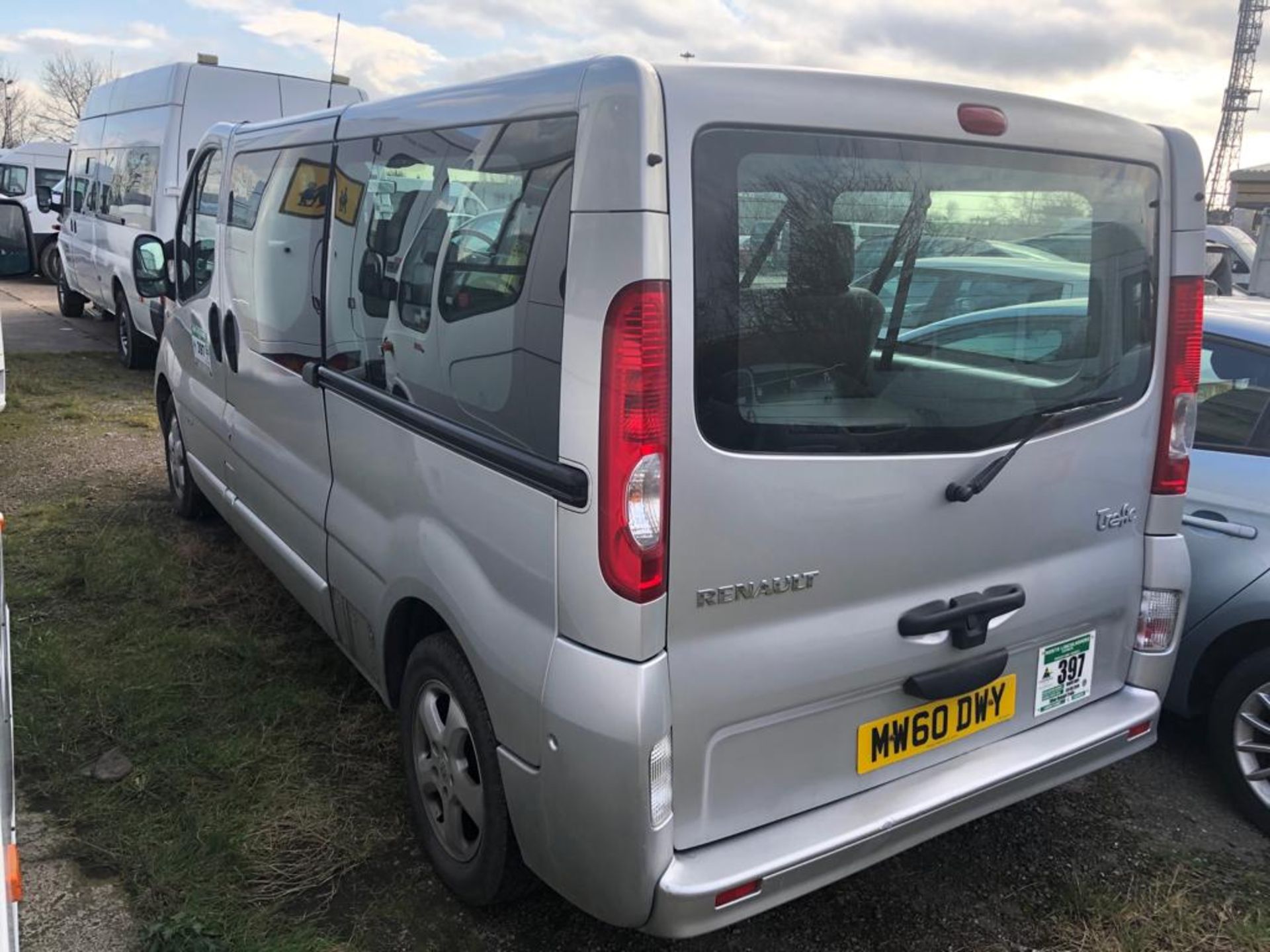 2011/60 REG RENAULT TRAFIC LL29 SPORT DCI 115 SILVER 2.0D MPV, SHOWING 1 FORMER KEEPER *NO VAT* - Image 2 of 14