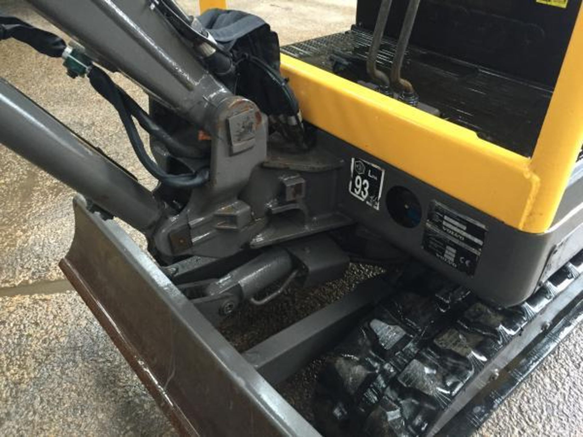 2010 VOLVO MINI DIGGER IN GOOD CONDITION NEW TRACKS, READY TO WORK *PLUS VAT* - Image 6 of 15