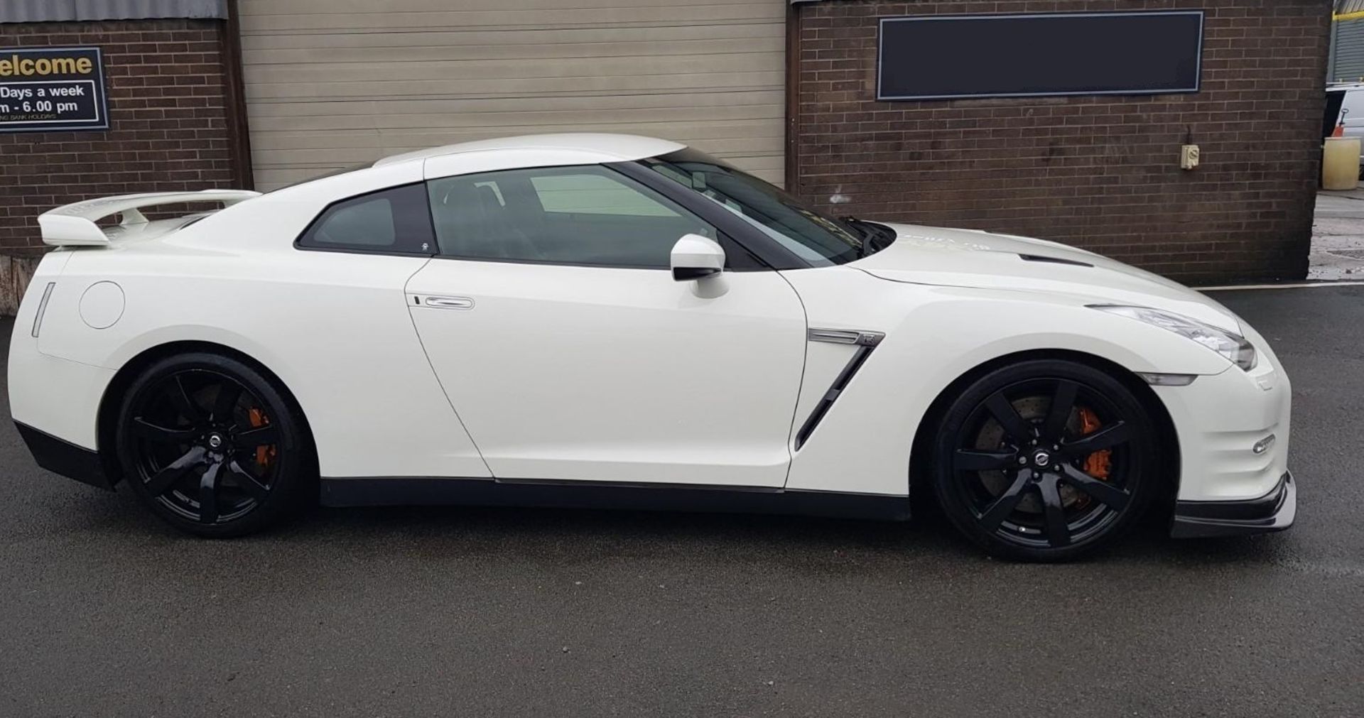2011 NISSAN GT-R R35 750 stage 5 PREMIUM EDITION S-A 1 OWNER FROM NEW 19.5K MILES WARRANTED! no vat - Image 7 of 7