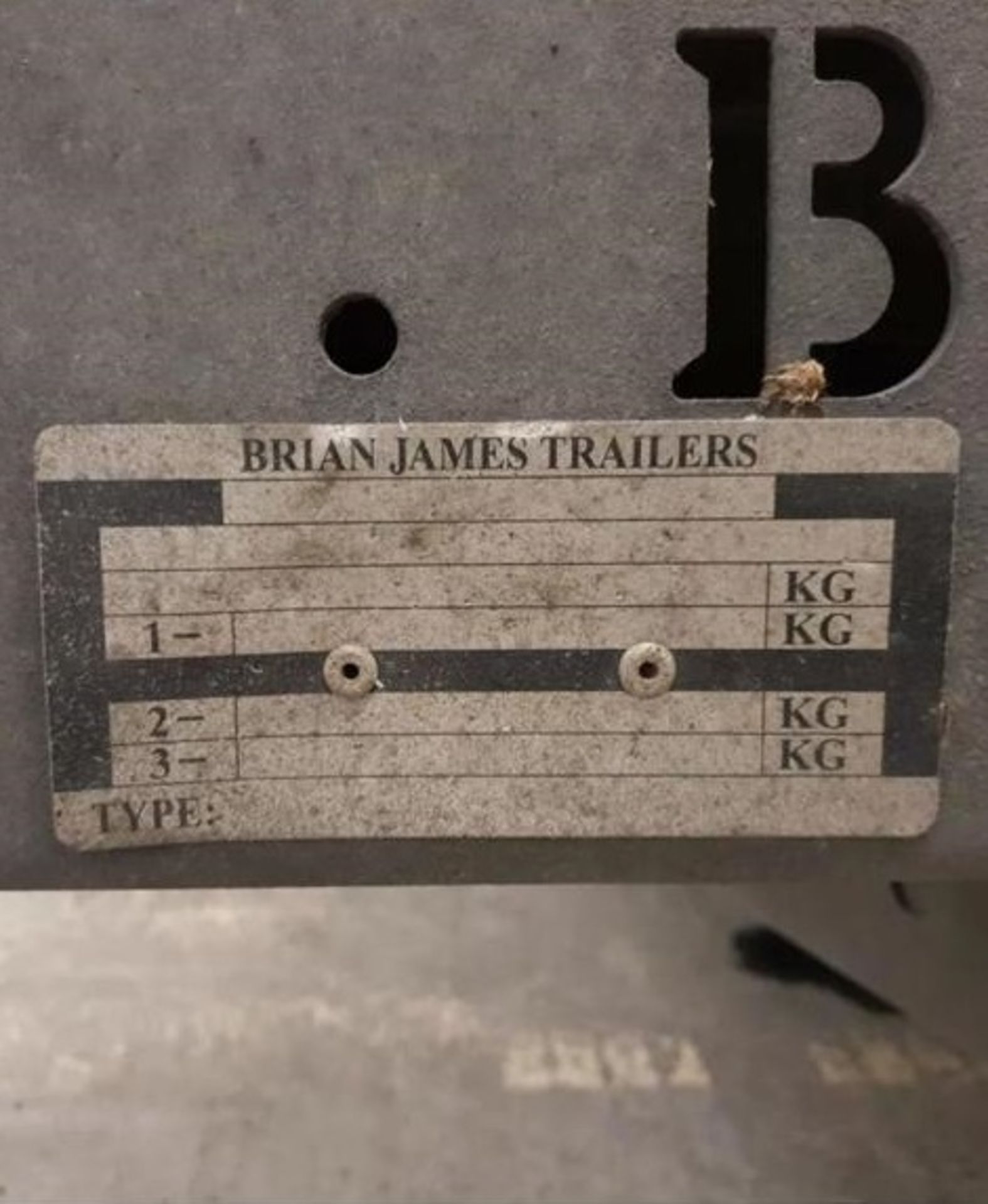 BRIAN JAMES 3.5T TRI-AXLE FLAT BED TRAILER (CAR NOT INCLUDED) - Image 6 of 6