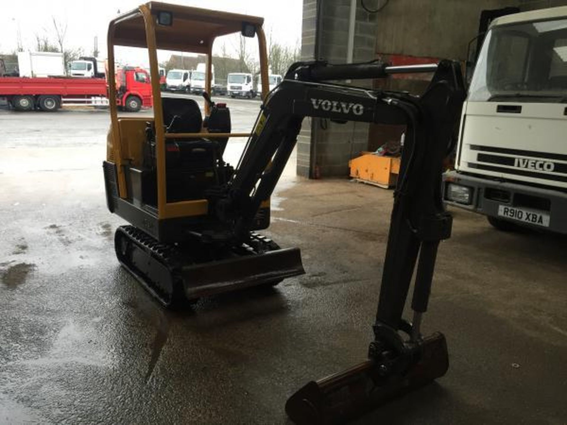 2010 VOLVO MINI DIGGER IN GOOD CONDITION NEW TRACKS, READY TO WORK *PLUS VAT* - Image 4 of 15