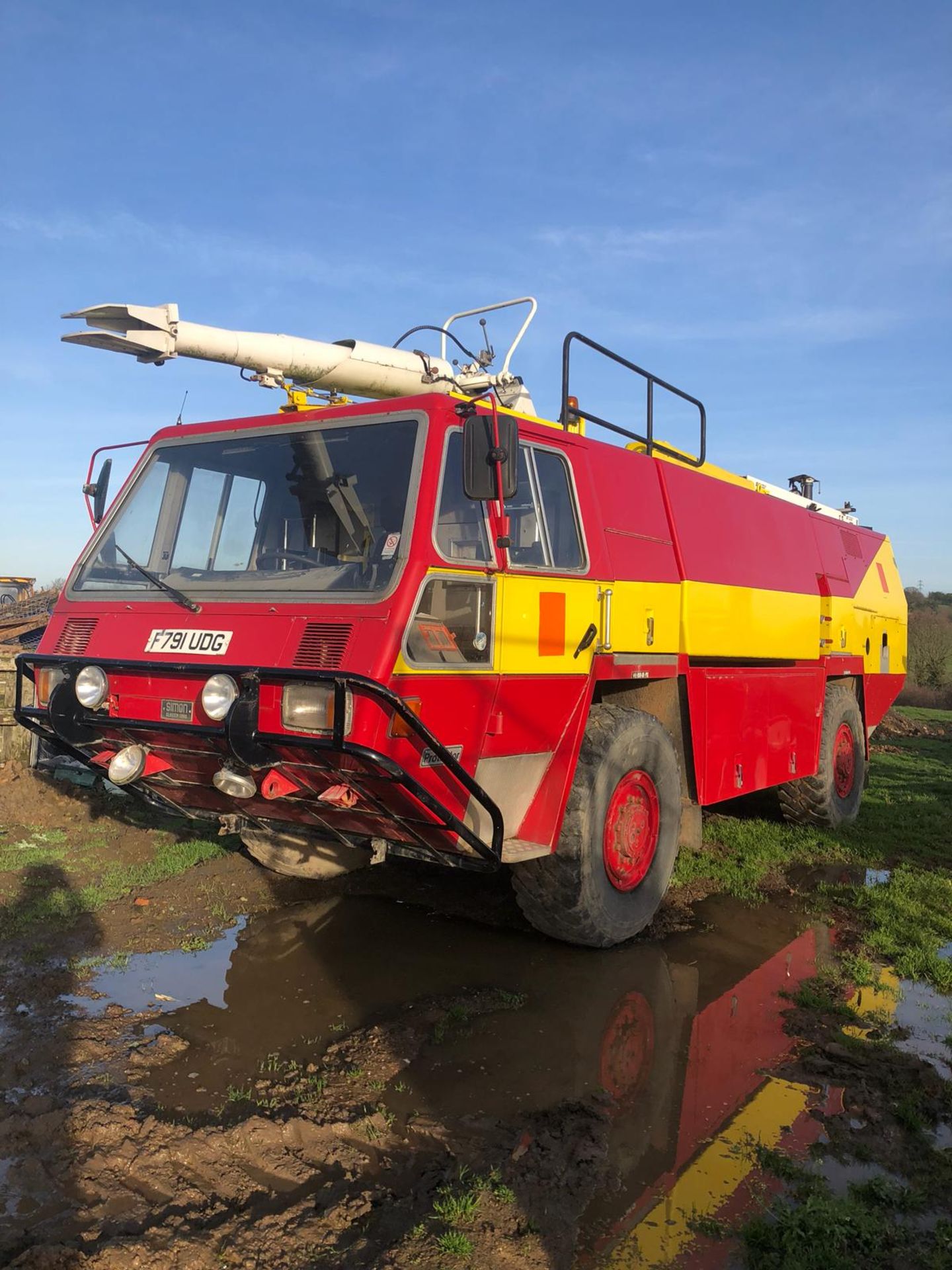 1989 SIMON GLOSTER SARO PROTECTOR FIRE ENGINE RED/YELLOW *PLUS VAT* - Image 2 of 16