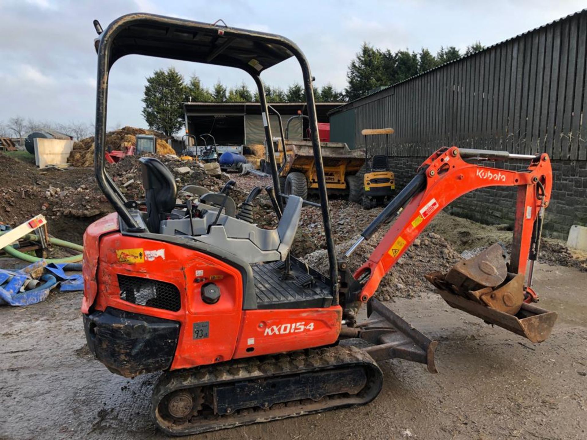 2015 KUBOTA MINI 1.5T DIGGER / TRACKED EXCAVATOR MODEL: KX015.4, RUNS, DRIVES AND DIGS *PLUS VAT*