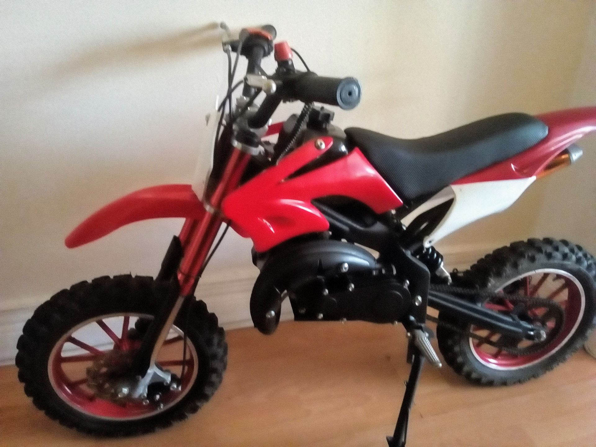 50CC DIRT BIKE, STARTS AND RUNS, 50CC 2 STROKE ENGINE, EASY PULL START FITTED *NO VAT*