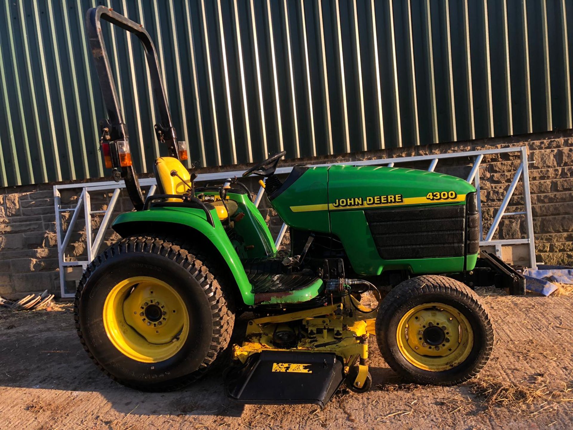 2000/W REG JOHN DEERE 4300 COMPACT UTILITY TRACTOR COMMERCIAL 60 DECK *PLUS VAT* - Image 2 of 13