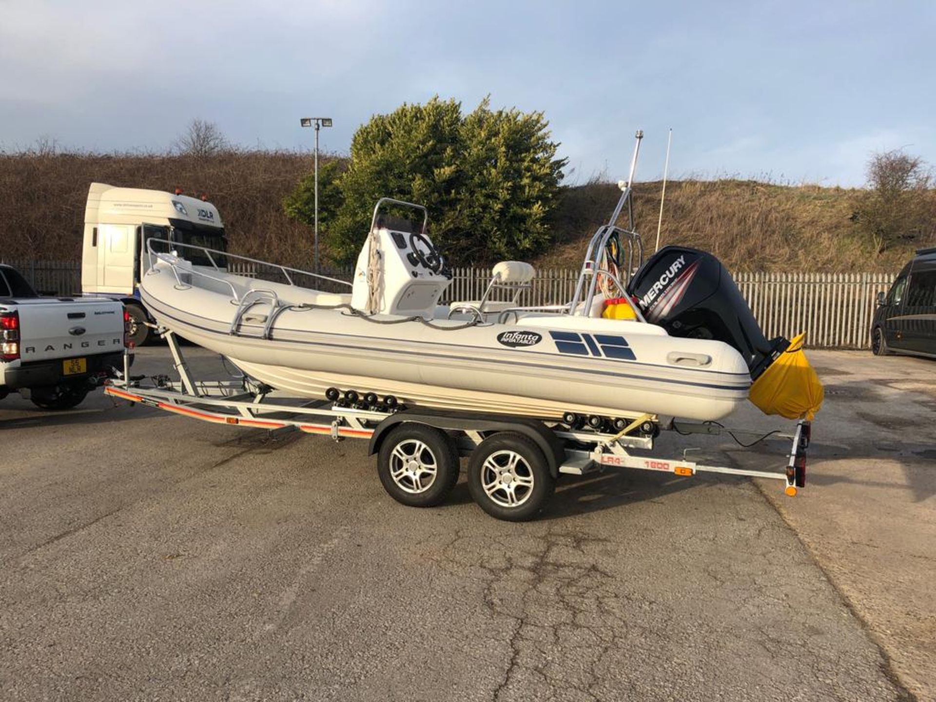 2017 RIB INFLATABLE SKI LEISURE BOAT C/W TWIN AXLE TRAILER & MERCURY 4 STROKE 150 HP ENGINE - Image 4 of 36