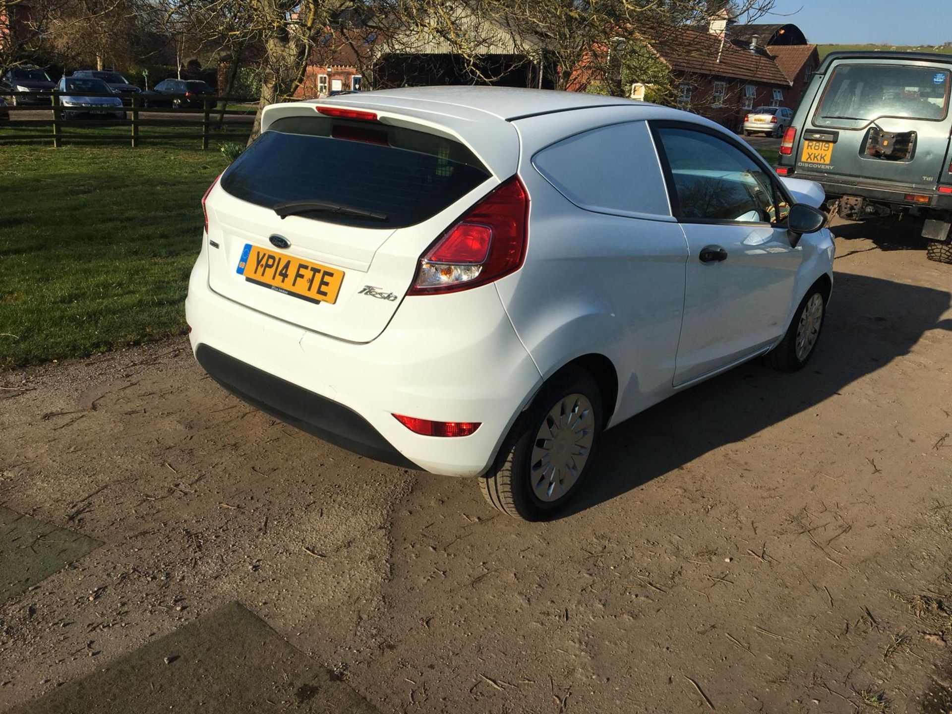 2014/14 REG FORD FIESTA ECONETIC TECH TDCI 1.6 DIESEL CAR DERIVED VAN, SHOWING 0 FORMER KEEPERS - Image 5 of 8