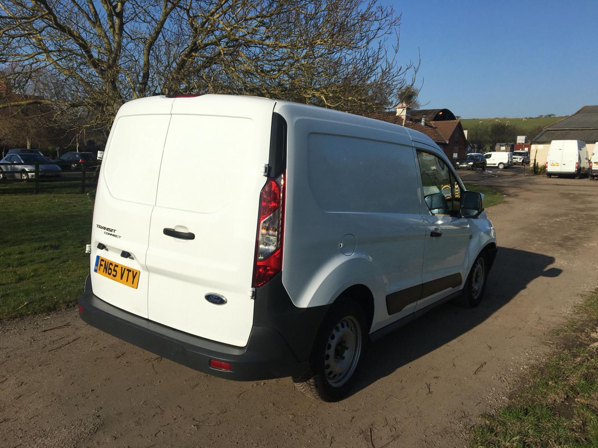 2015/65 REG FORD TRANSIT CONNECT 200 1.6 DIESEL WHITE PANEL VAN, SHOWING 0 FORMER KEEPERS *NO VAT* - Image 7 of 8