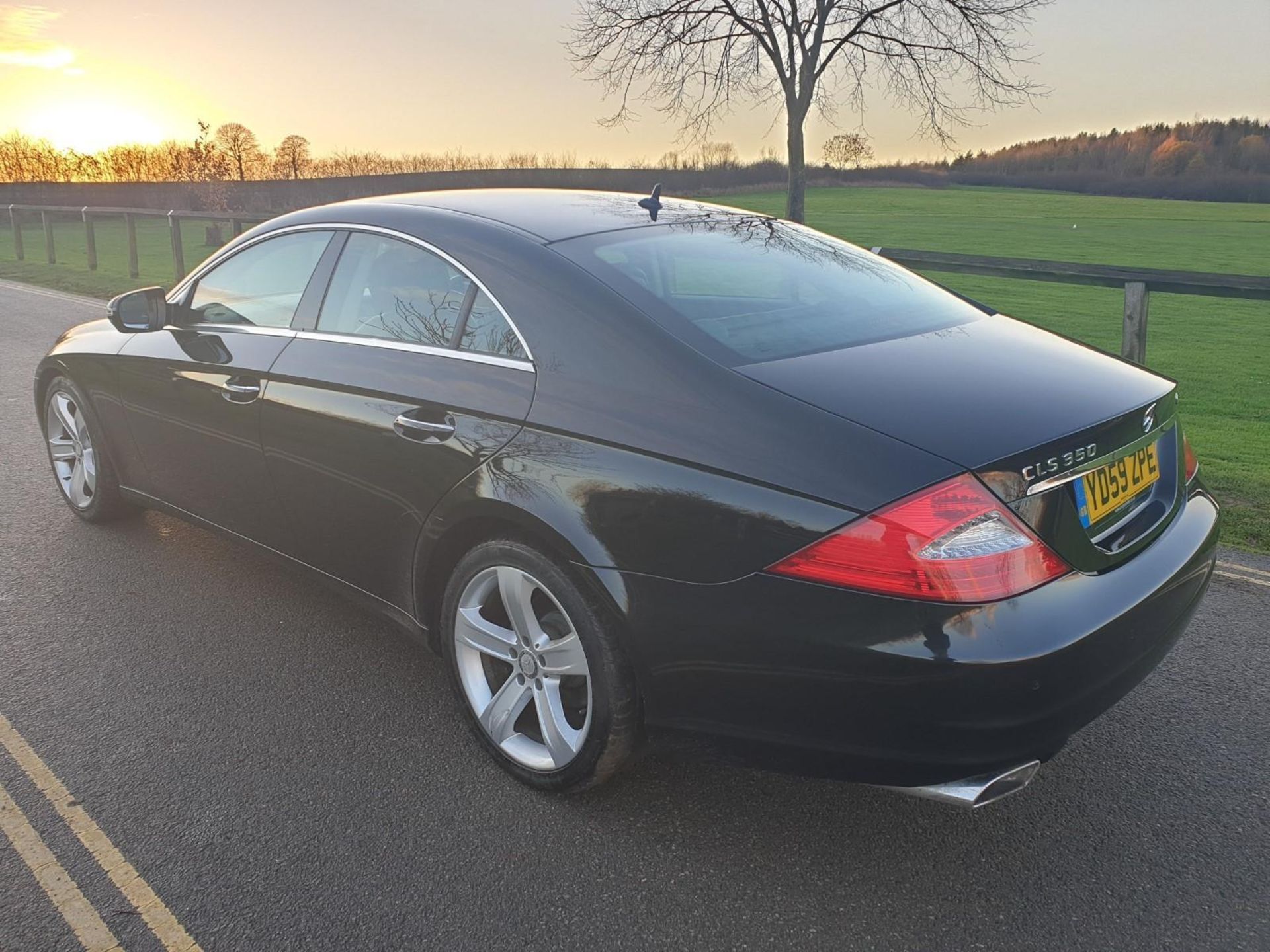 2009/59 REG MERCEDES-BENZ CLS350 CDI AUTO BLACK DIESEL COUPE, SHOWING 2 FORMER KEEPERS *NO VAT* - Image 5 of 12