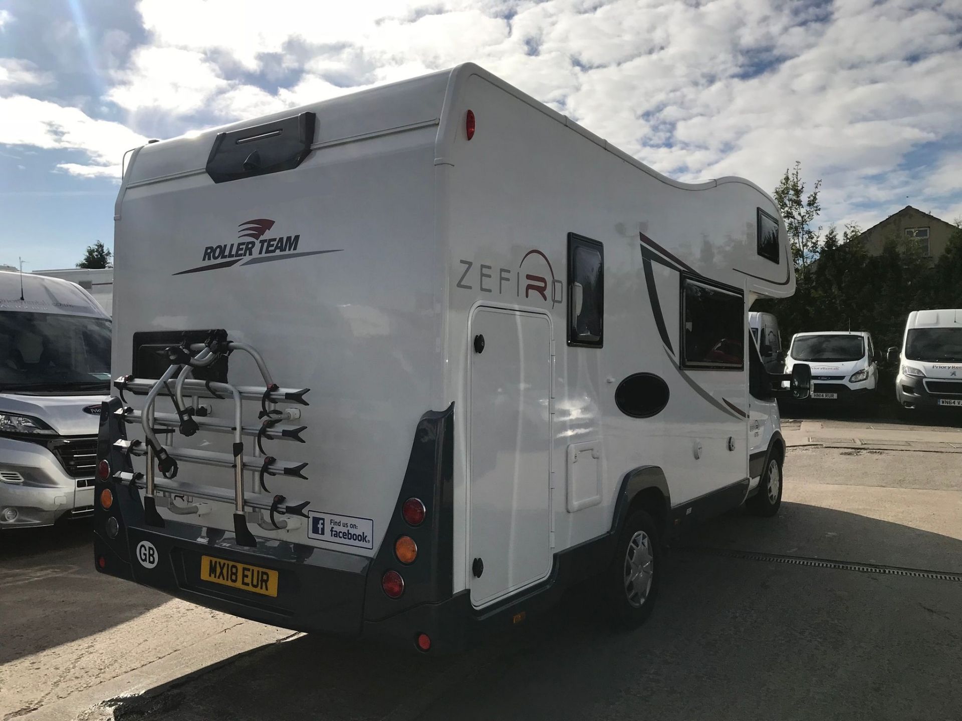 2018/18 REG FORD ROLLER TEAM ZEFIRO 675 2.0 DIESEL 6 BERTH MOTOR CARAVAN, SHOWING 0 FORMER KEEPERS - Image 4 of 13