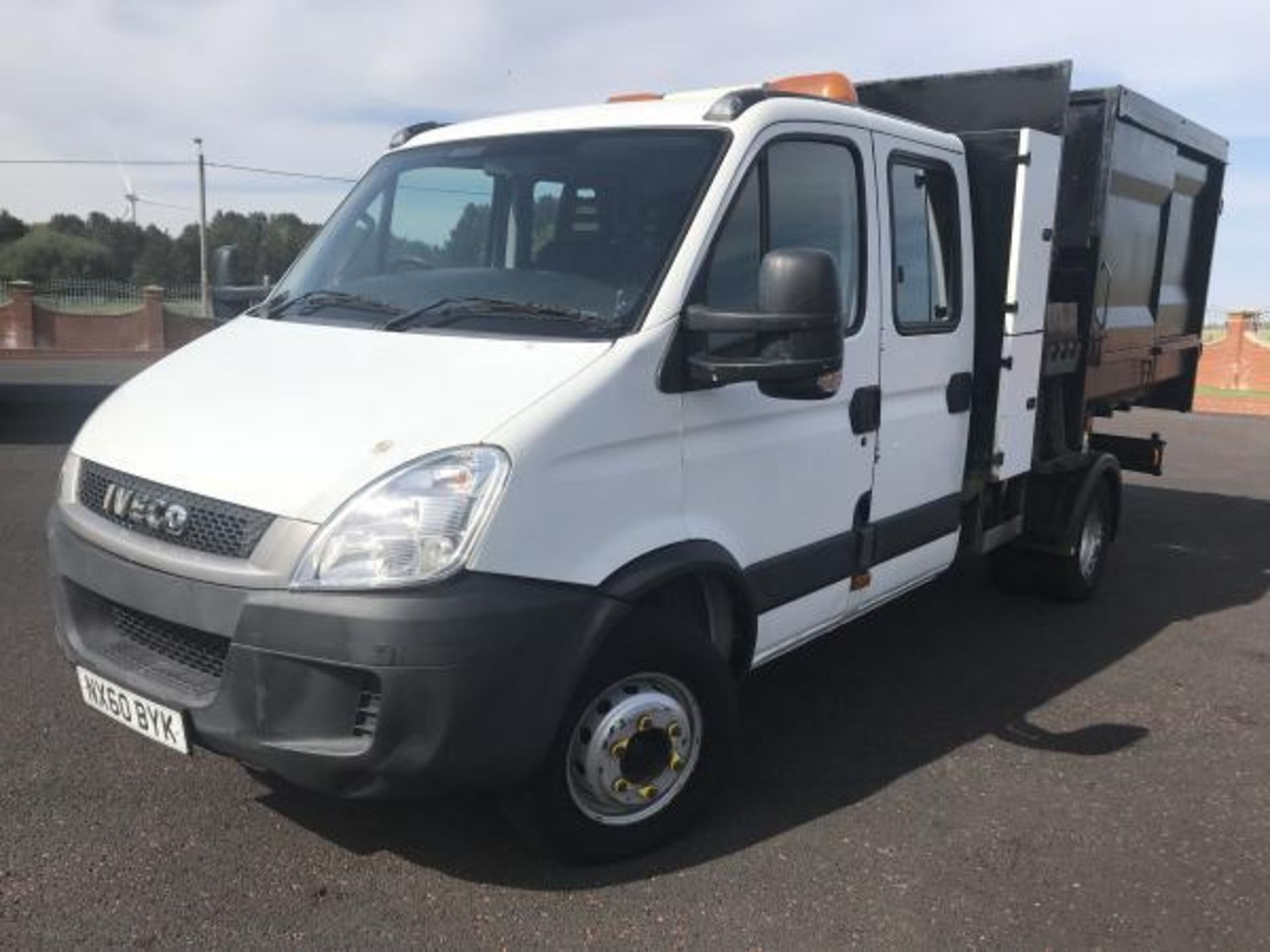 2010/60 REG IVECO DAILY 70C17 7 TON CREW CAB TIPPER WITH SIDE BIN LIFT REFUSE TRUCK *PLUS VAT* - Image 2 of 17