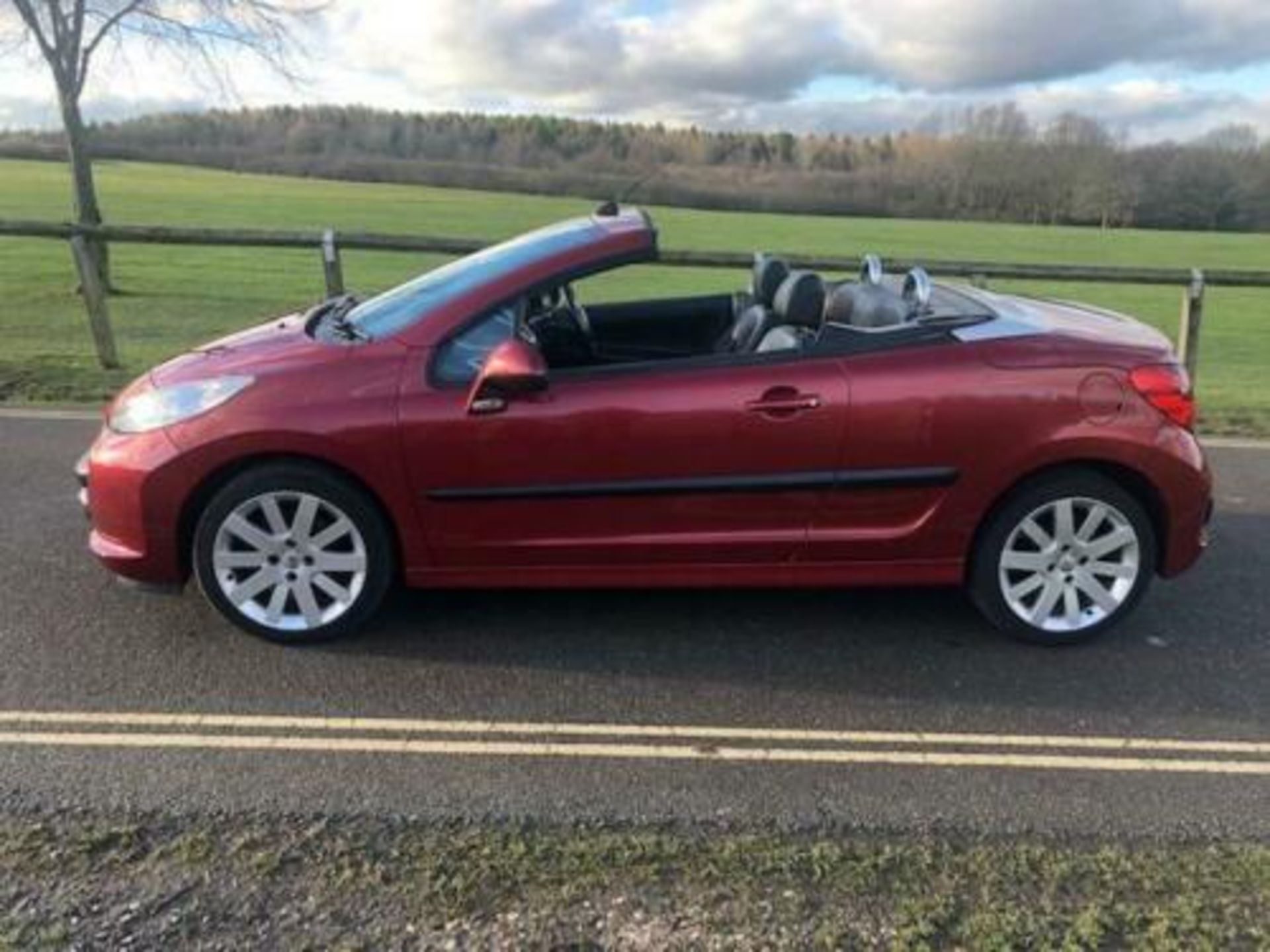 2007/07 REG PEUGEOT 207 GT TURBO CC CONVERTIBLE RED 1.6 PETROL ENGINE *NO VAT* - Image 4 of 12