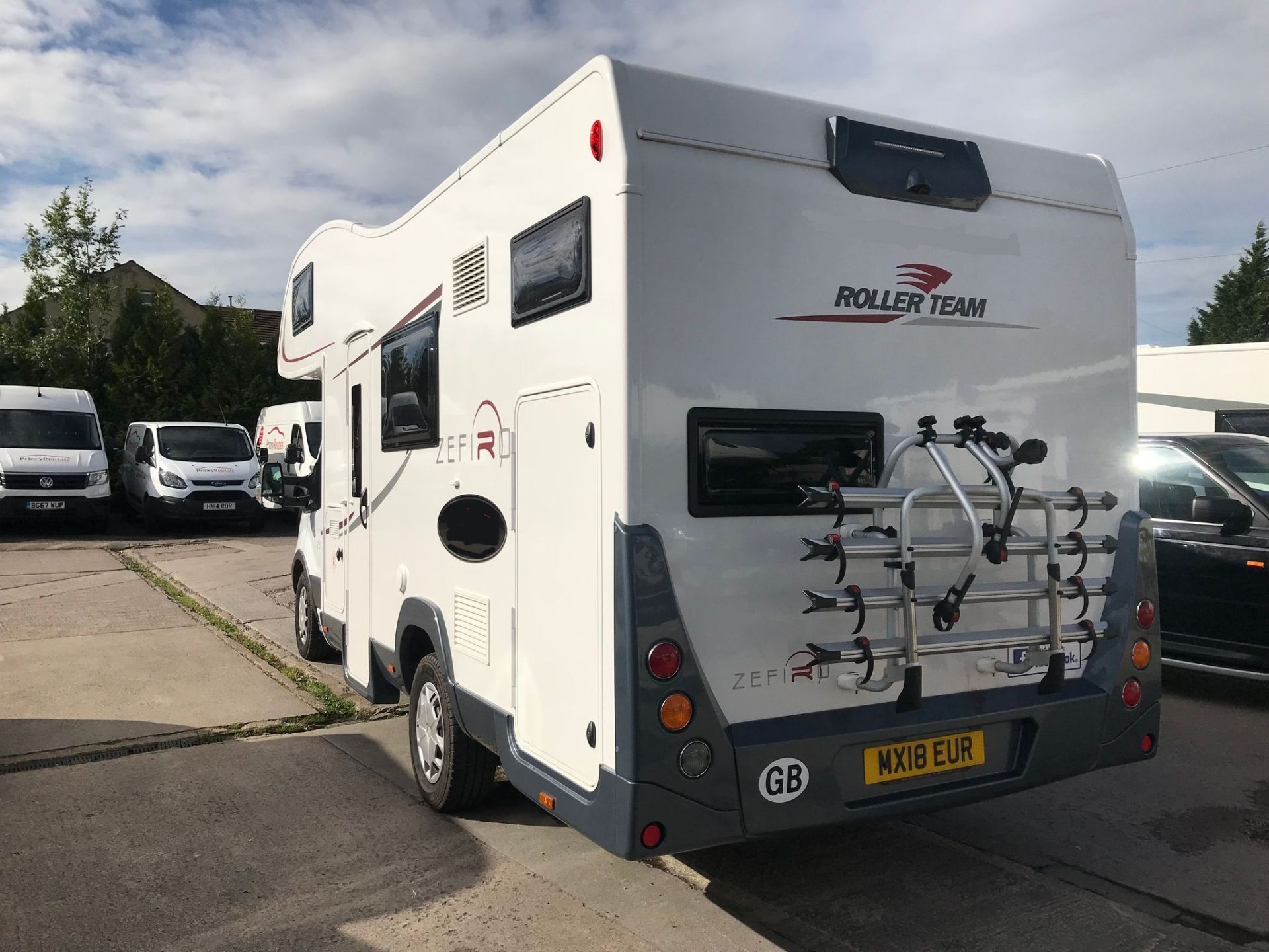 2018/18 REG FORD ROLLER TEAM ZEFIRO 675 2.0 DIESEL 6 BERTH MOTOR CARAVAN, SHOWING 0 FORMER KEEPERS - Image 3 of 13