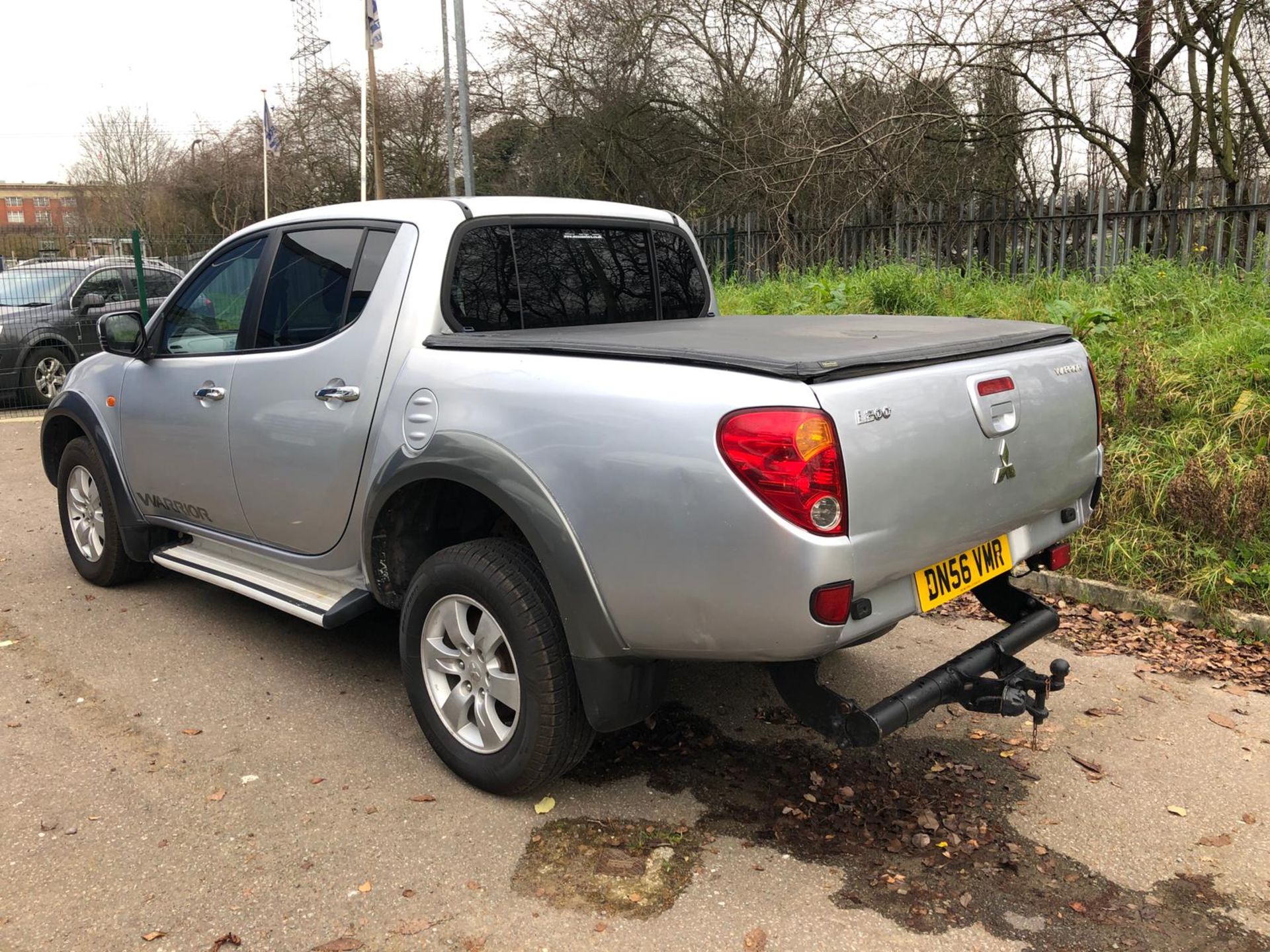 2007/56 REG MITSUBISHI L200 WARRIOR DI-D DOUBLE CAB SILVER DIESEL PICK-UP, SHOWING 2 FORMER KEEPERS - Image 2 of 5