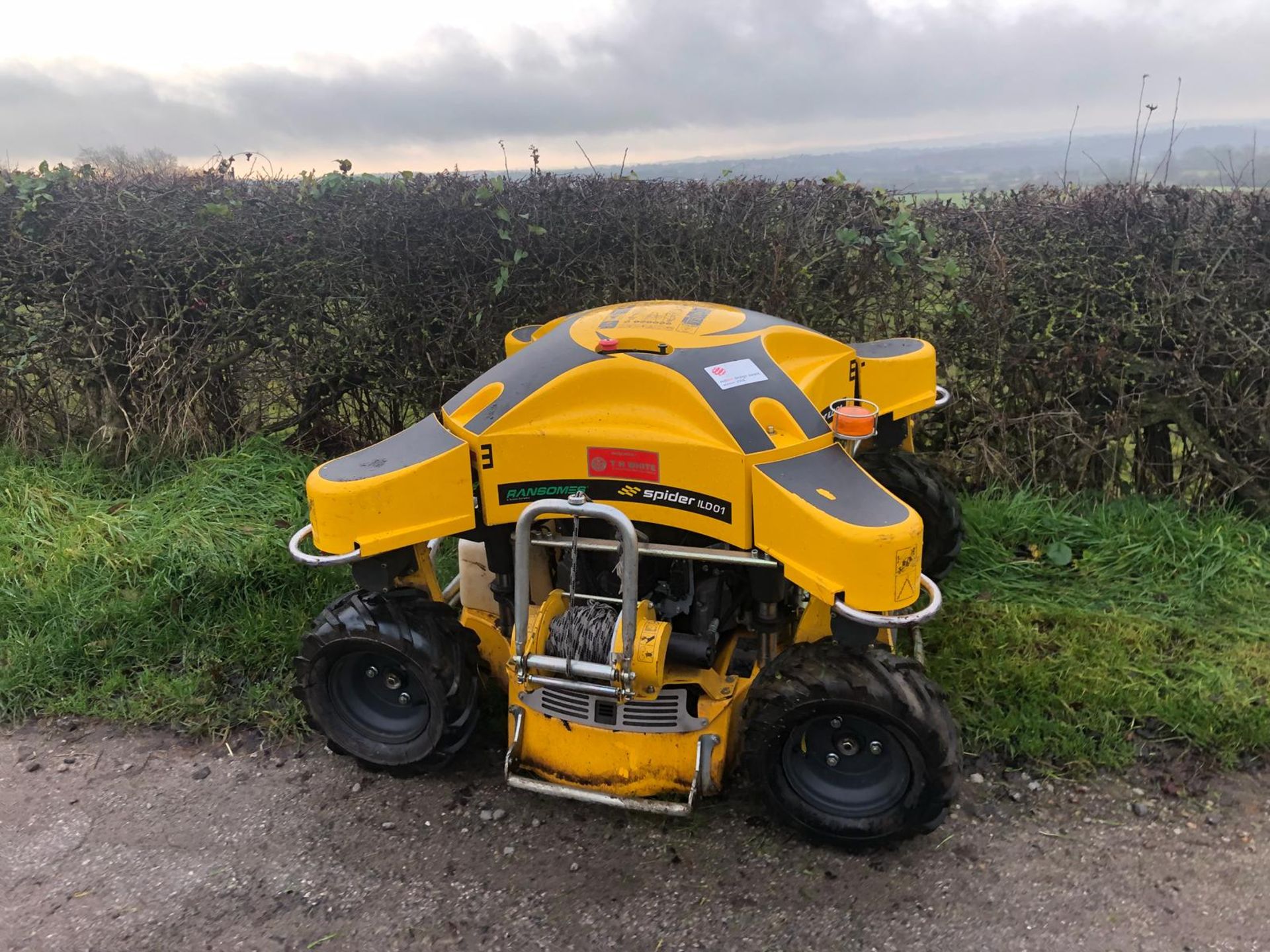 2014 SPIDER ILD01 RADIO-CONTROLLED SLOPE BANK MOWER WITH CONTROL BOX, STARTS, DRIVES, MOWS *PLUS VAT - Image 6 of 17