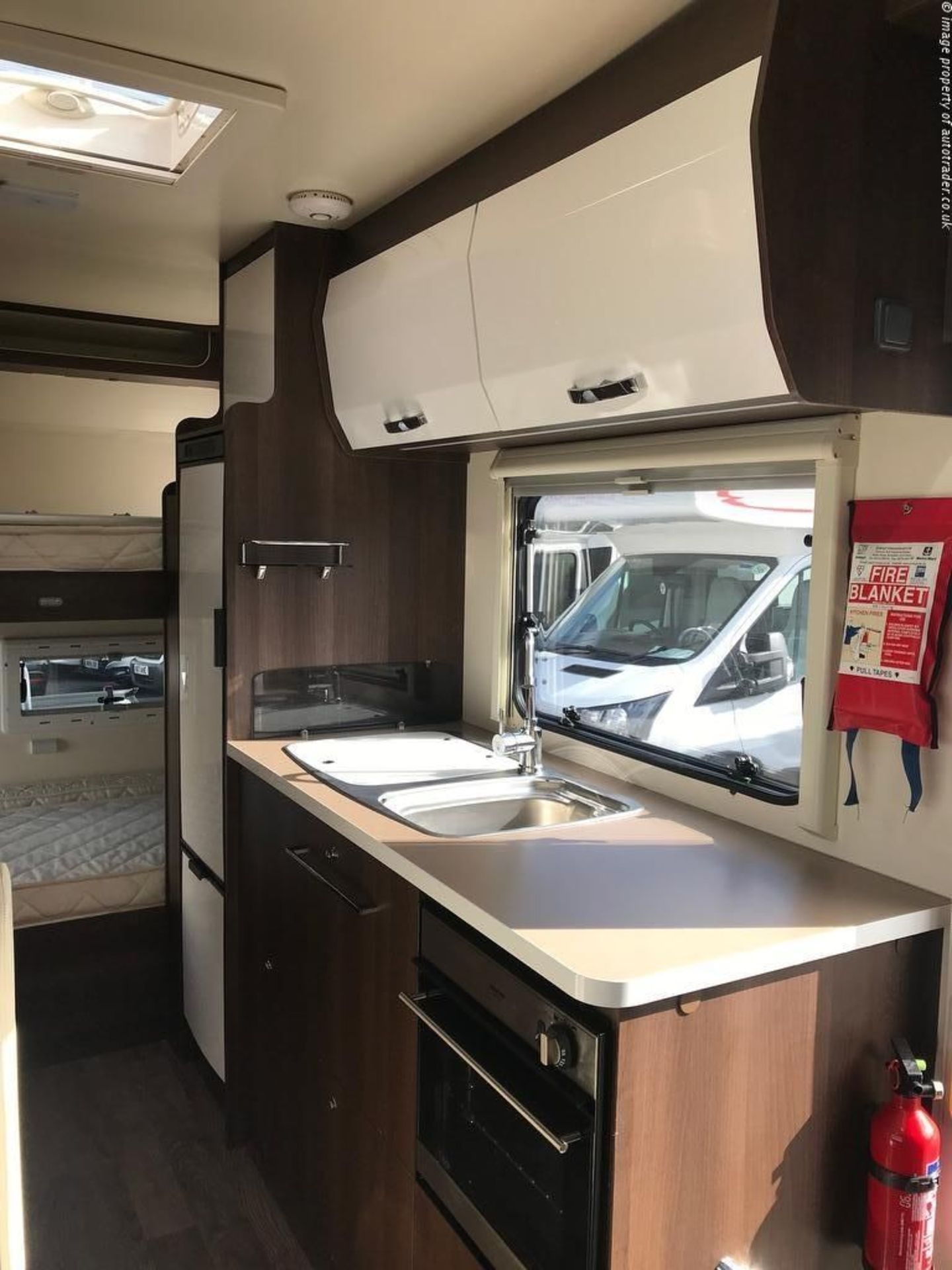 2018/18 REG FORD ROLLER TEAM ZEFIRO 675 2.0 DIESEL 6 BERTH MOTOR CARAVAN, SHOWING 0 FORMER KEEPERS - Image 7 of 13