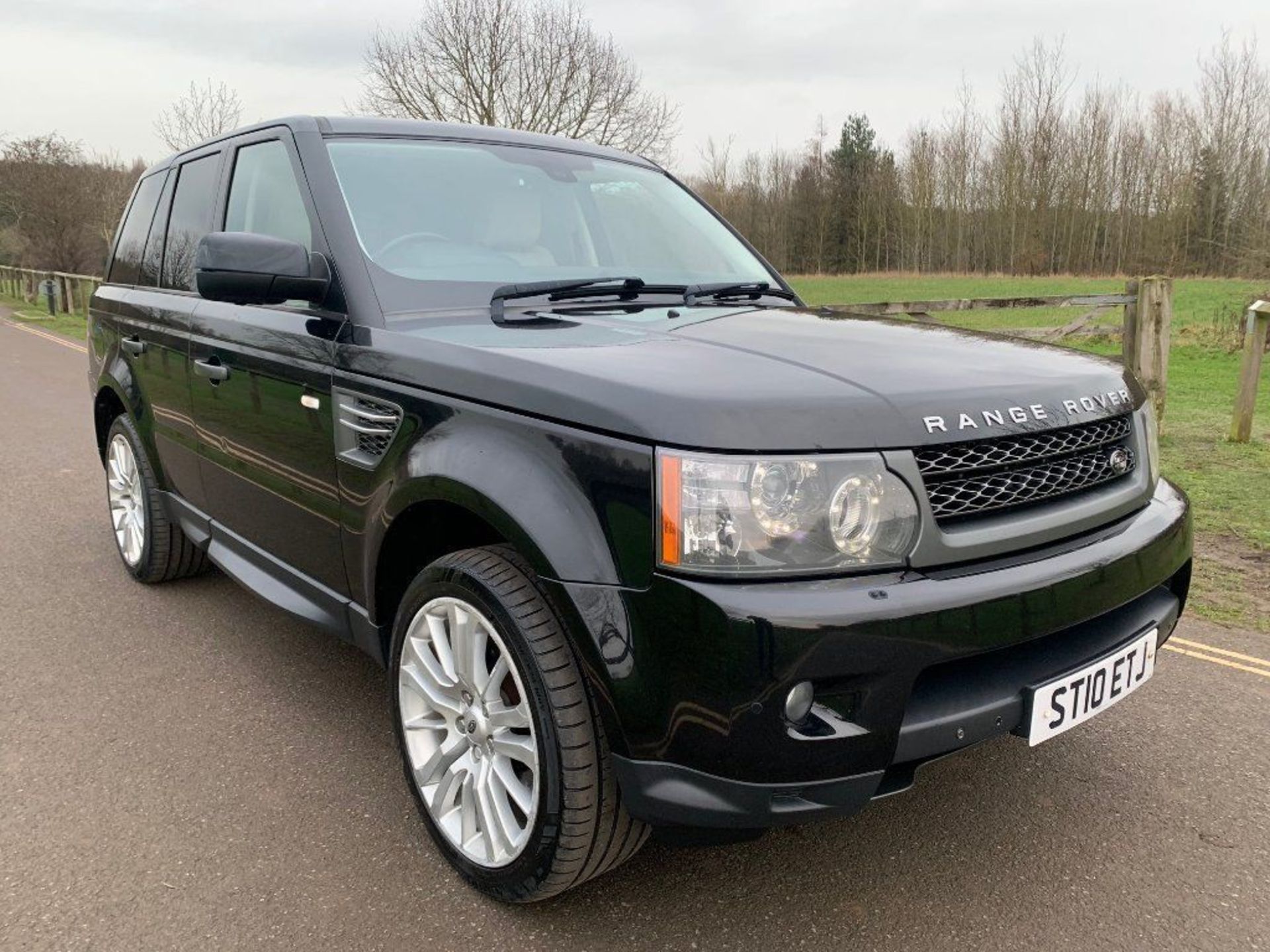 2010/10 REG LAND ROVER RANGE ROVER SPORT HSE TDV6 AUTO 3.0 DIESEL, SHOWING 2 FORMER KEEPERS *NO VAT*