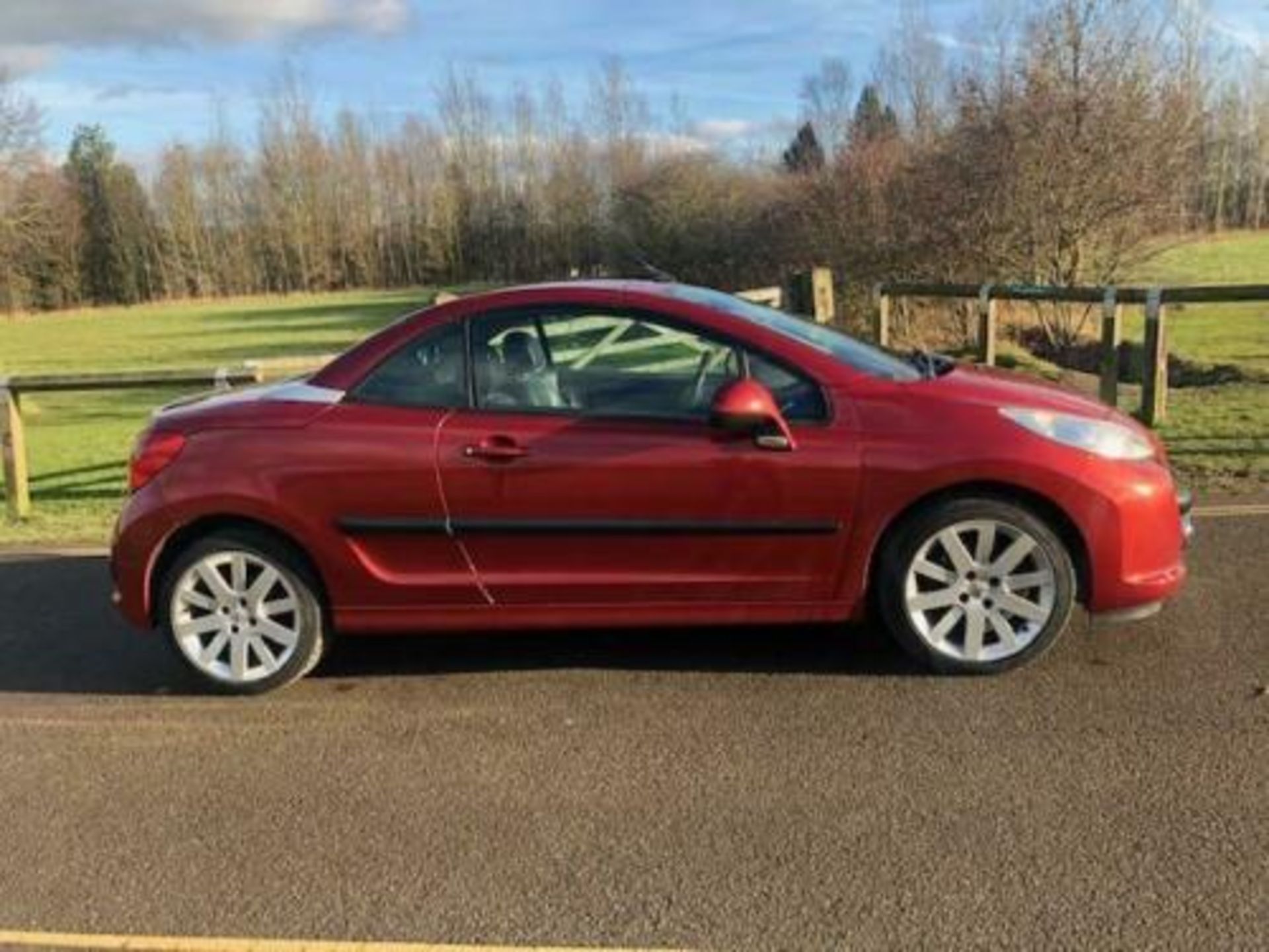 2007/07 REG PEUGEOT 207 GT TURBO CC CONVERTIBLE RED 1.6 PETROL ENGINE *NO VAT* - Image 8 of 12