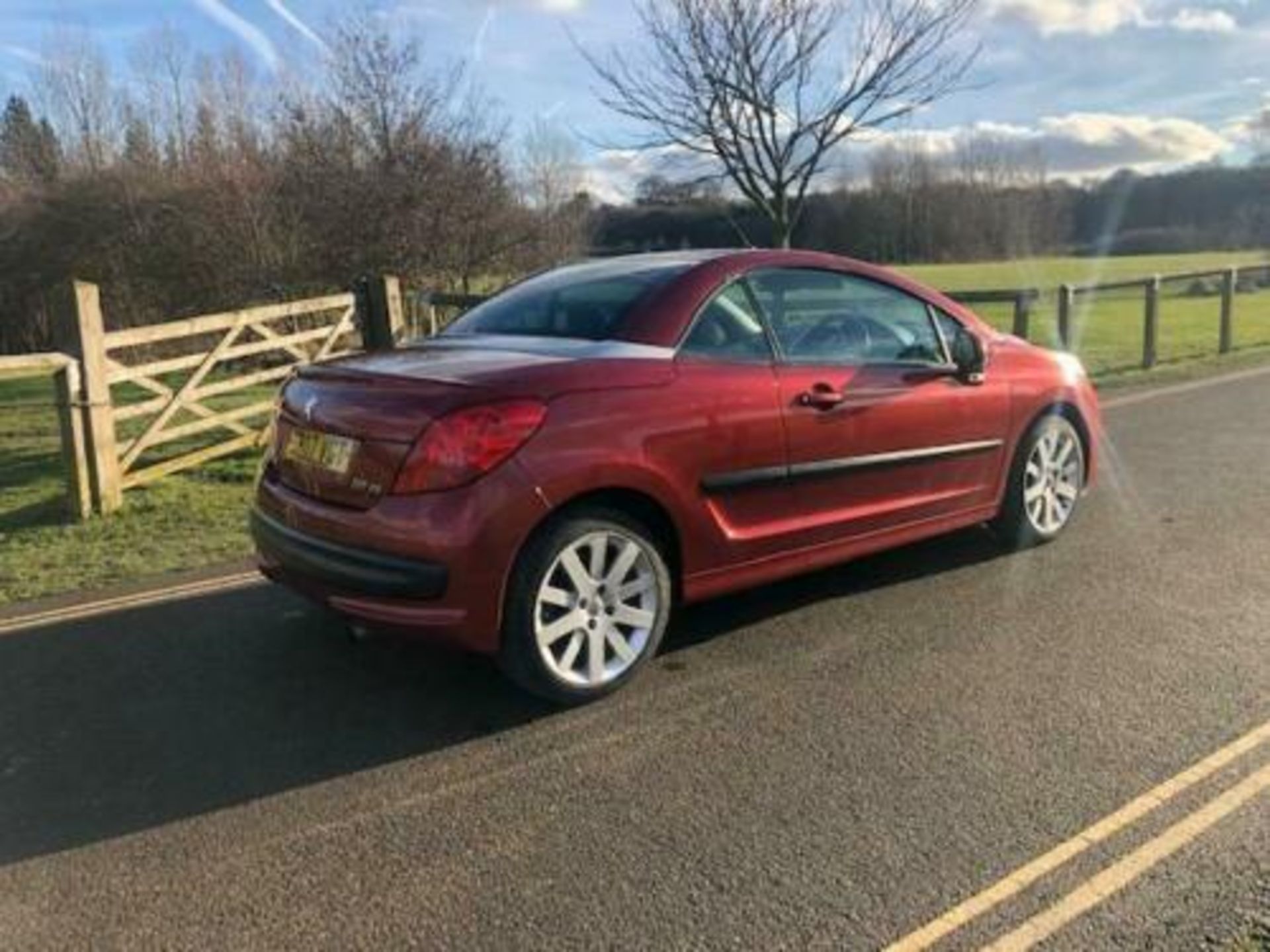 2007/07 REG PEUGEOT 207 GT TURBO CC CONVERTIBLE RED 1.6 PETROL ENGINE *NO VAT* - Image 9 of 12