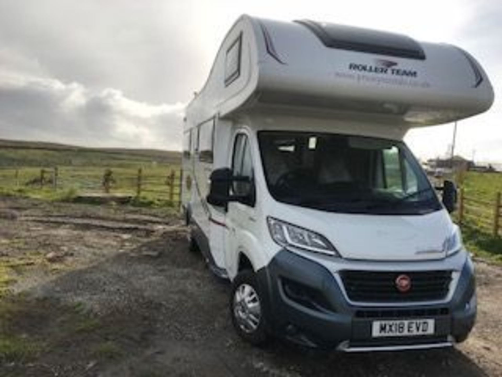 2018/18 REG FIAT ROLLER TEAM AUTO ROLLER 746 2.3D 6 BERTH MOTOR CARAVAN, SHOWING 0 FORMER KEEPERS