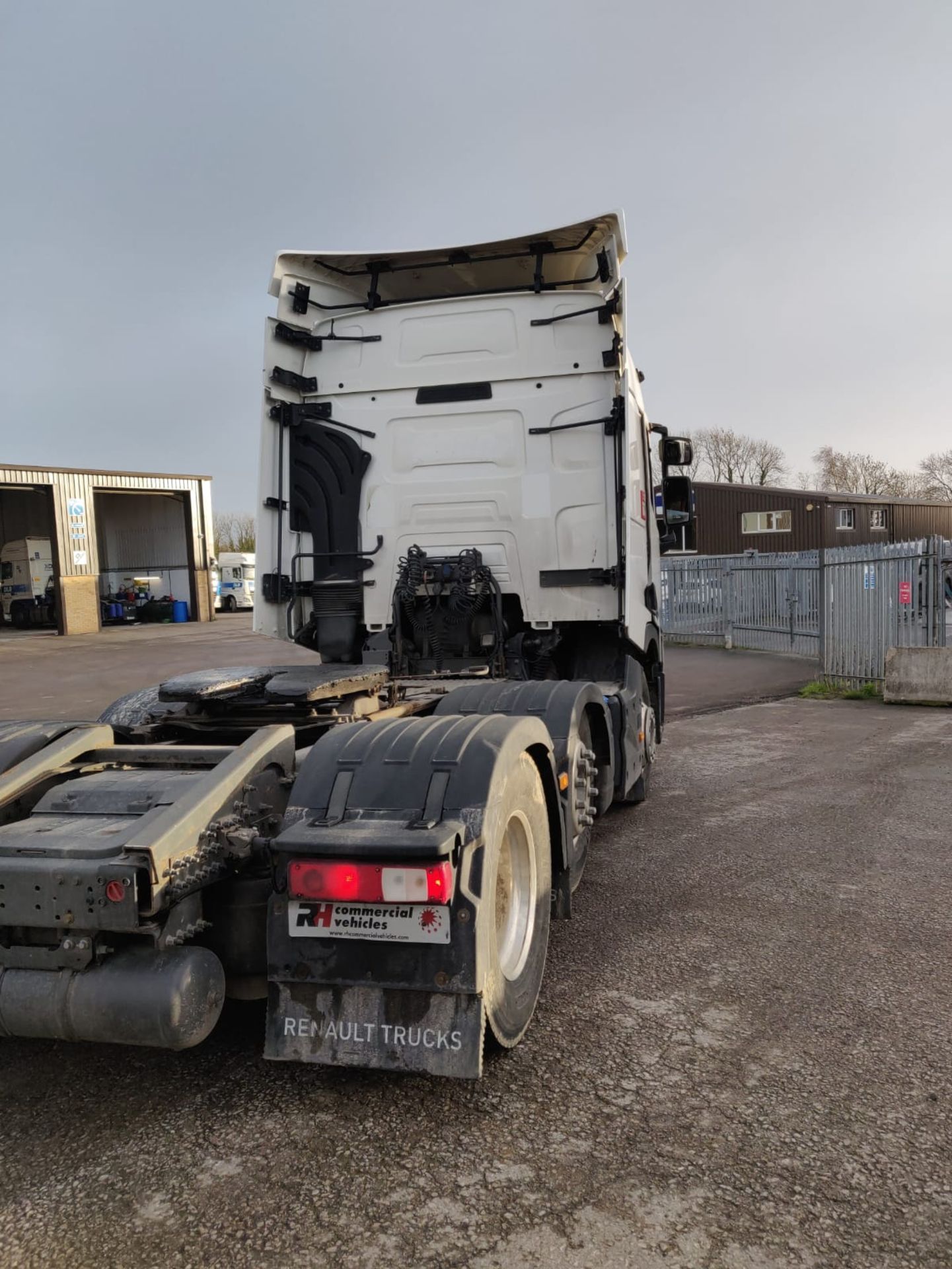 2014/64 EURO 6 RENAULT TRUCKS WHITE DIESEL HEAVY HAULAGE TRACTOR UNIT, ONE OWNER FROM NEW *PLUS VAT* - Image 5 of 6