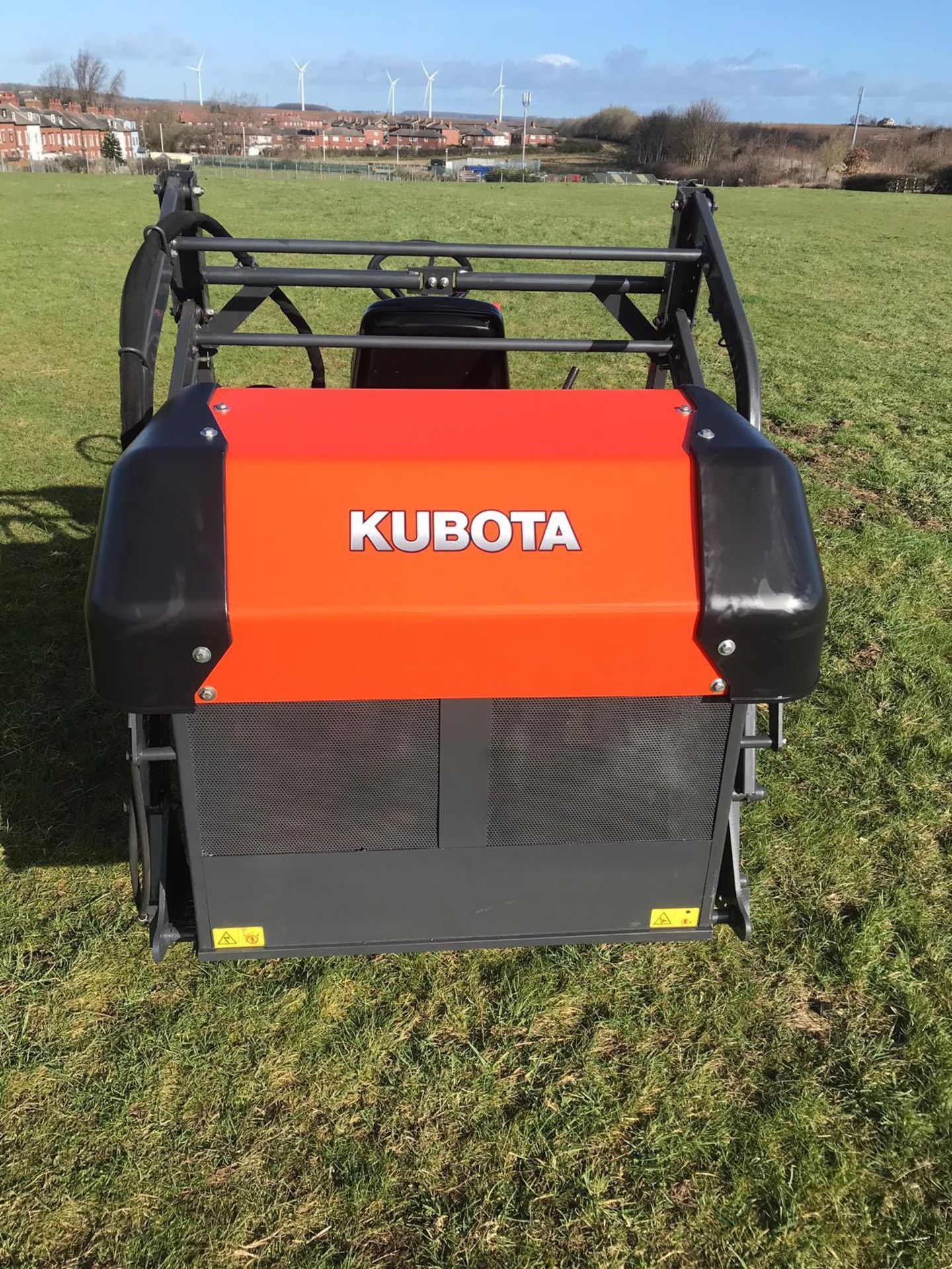 KUBOTA G23-II 26HD HI-TIP RIDE ON MOWER,C/W MID MOUNTED DECK GCK G26HD & HI-TIP GRASS BOX *PLUS VAT* - Image 6 of 11