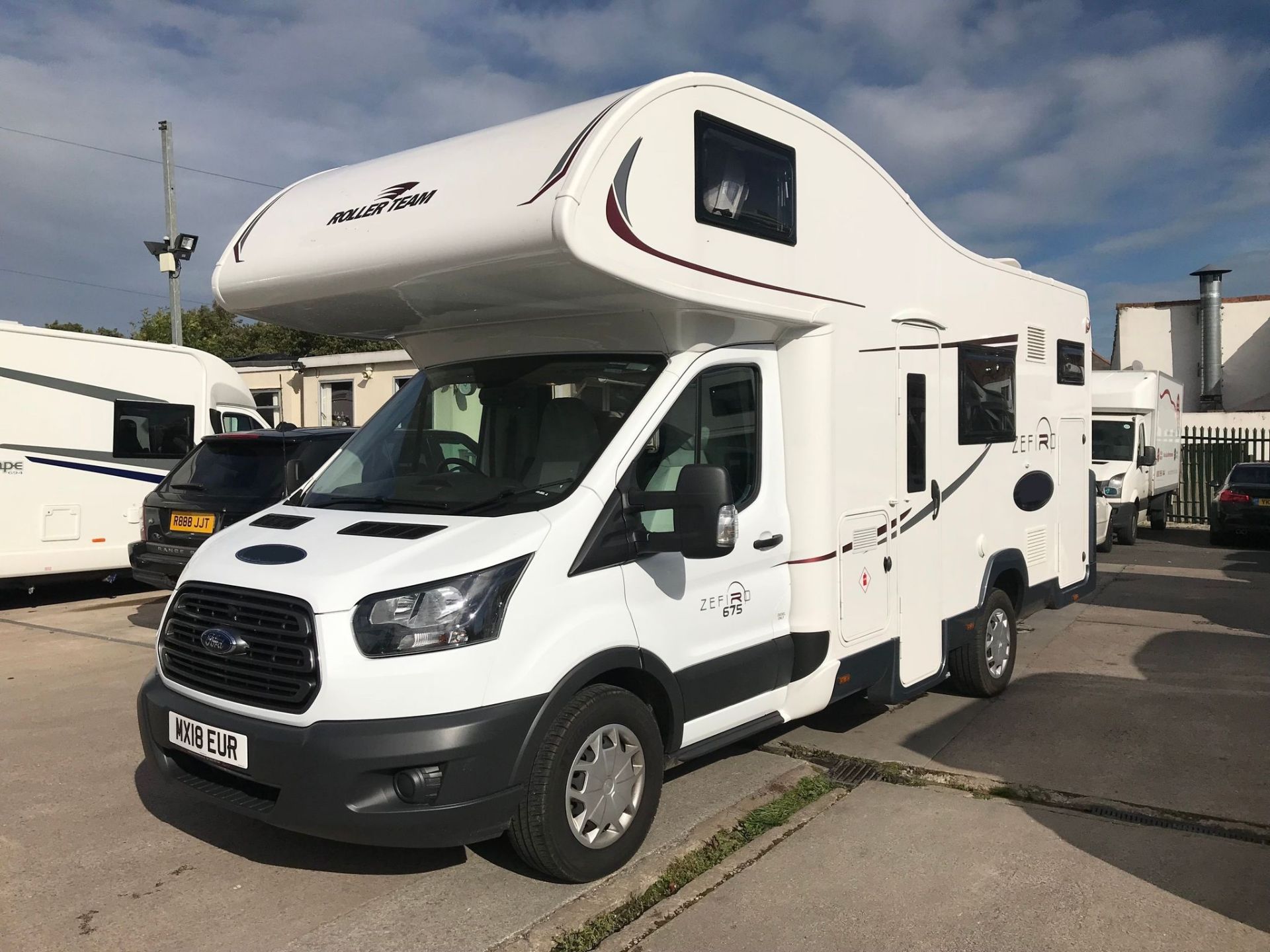 2018/18 REG FORD ROLLER TEAM ZEFIRO 675 2.0 DIESEL 6 BERTH MOTOR CARAVAN, SHOWING 0 FORMER KEEPERS - Image 2 of 13