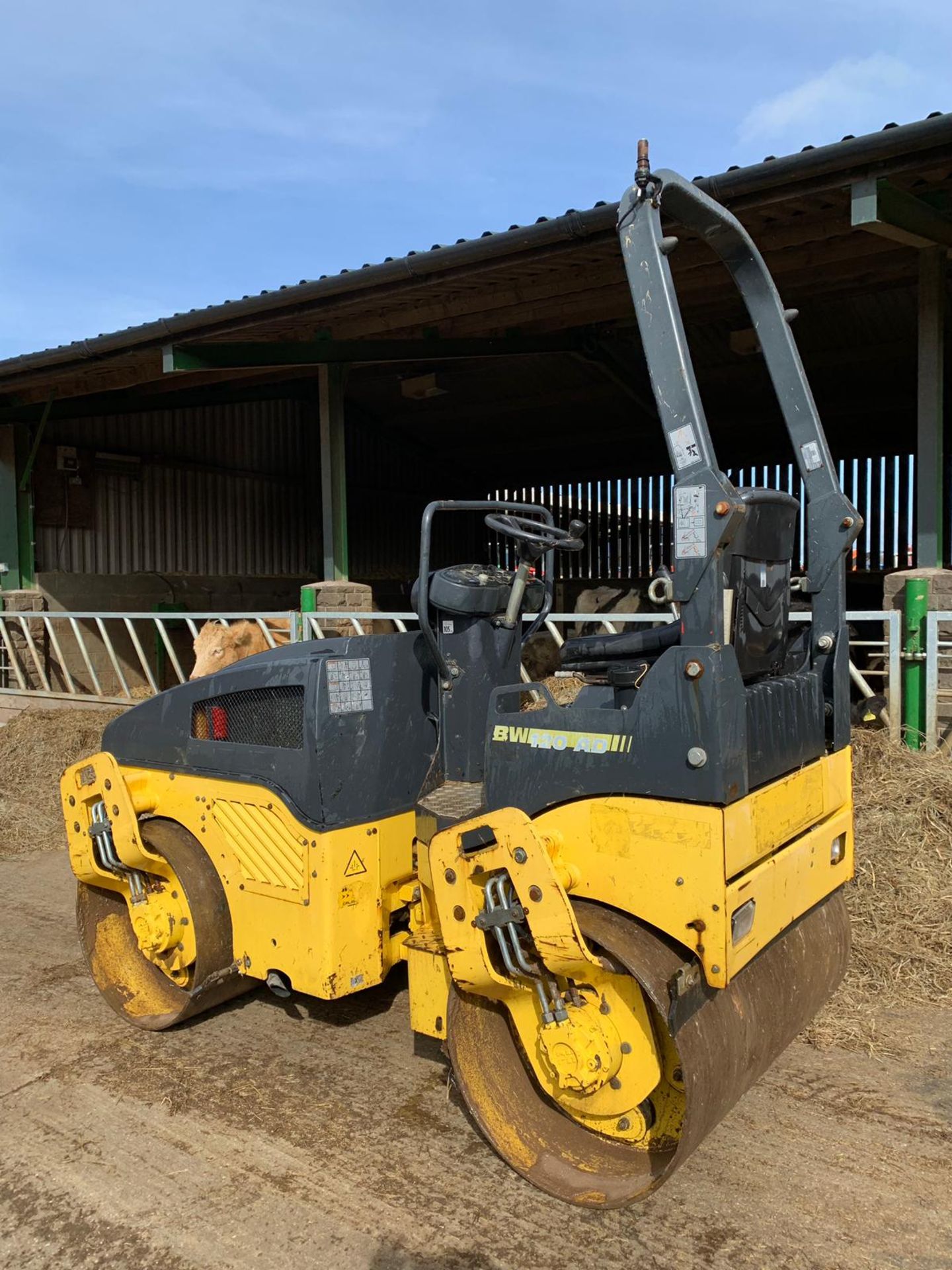 2008 BOMAG BW 120 TWIN DRUM RIDE ON VIBRATING ROLLER *PLUS VAT* - Image 6 of 12