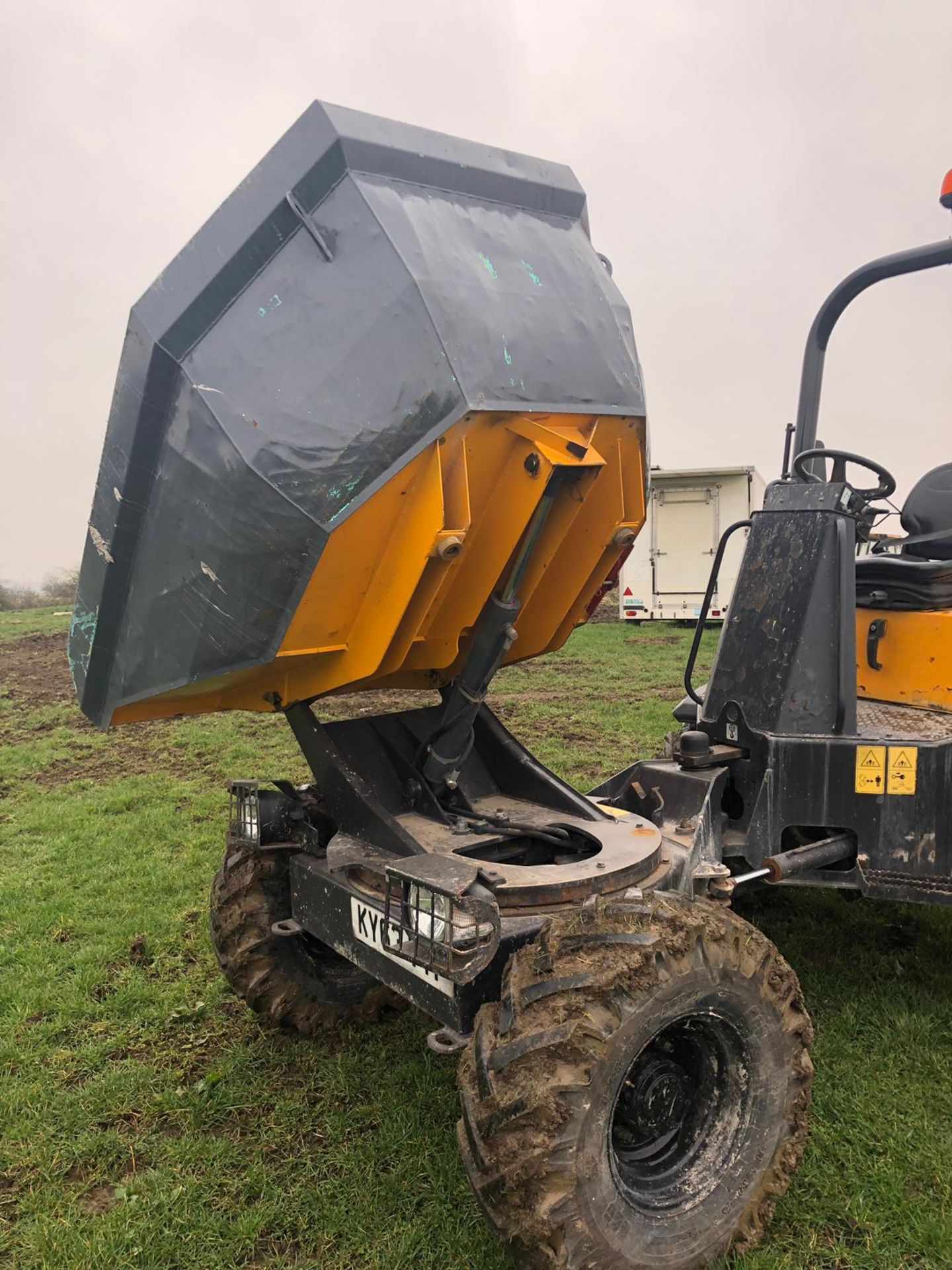 2013/63 REG TEREX TA3SH 3 TONNE SWIVEL DUMPER, HYDRO-STATIC DRIVE, RUNS DRIVES AND TIPS *PLUS VAT* - Image 5 of 11