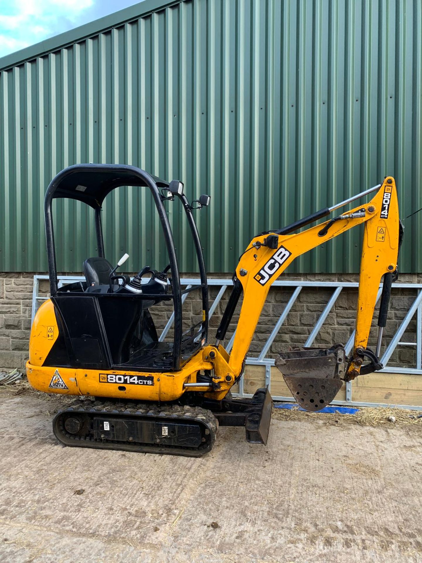 2017 JCB 8014 CTS TRACKED MINI DIGGER / EXCAVATOR - COMES WITH 3X BUCKETS *PLUS VAT* - Image 3 of 11