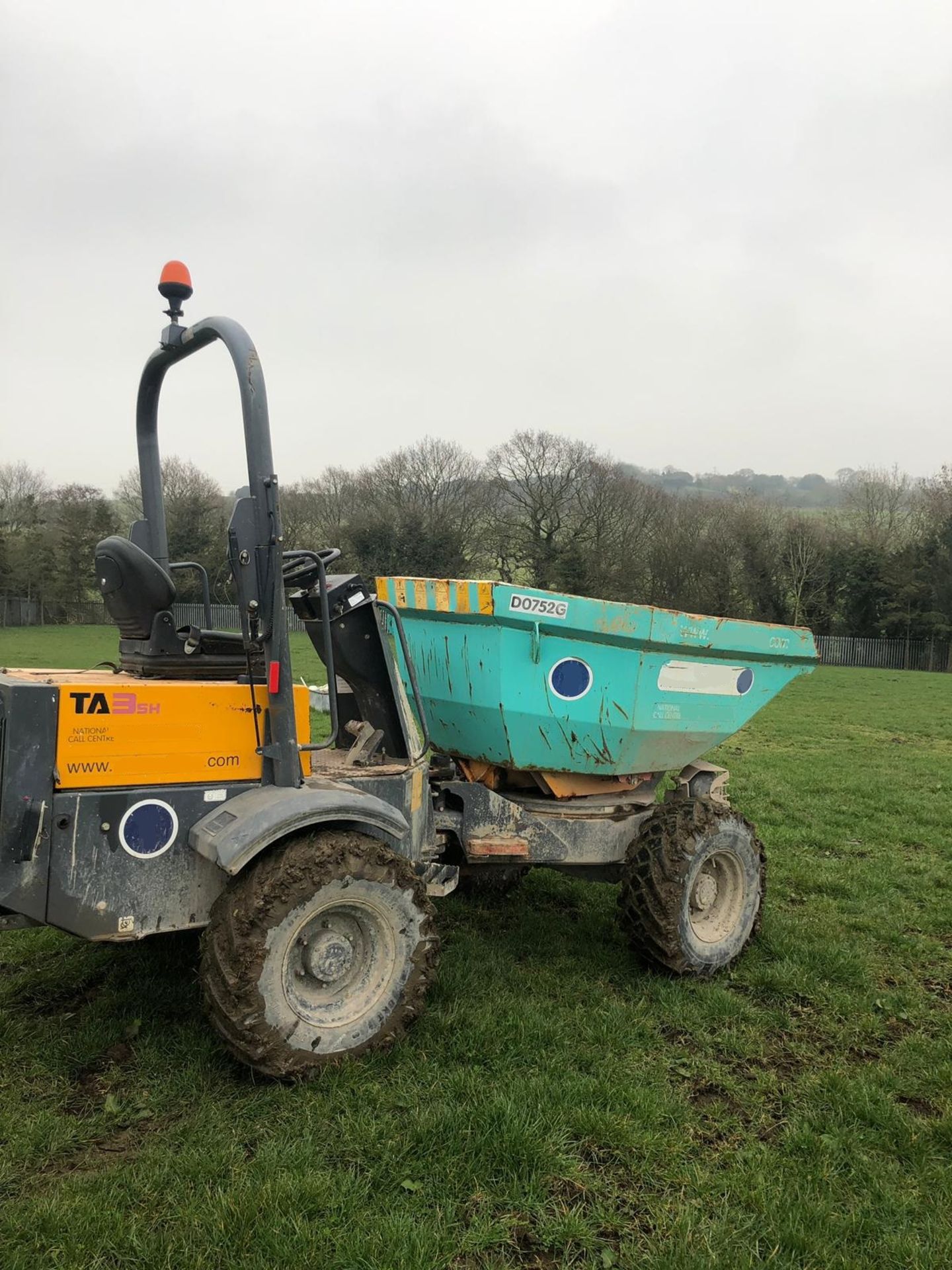 2013/13 REG TEREX TA3SH 3 TONNE SWIVEL DUMPER, HYDRO-STATIC DRIVE, RUNS DRIVES AND TIPS *PLUS VAT* - Image 4 of 6