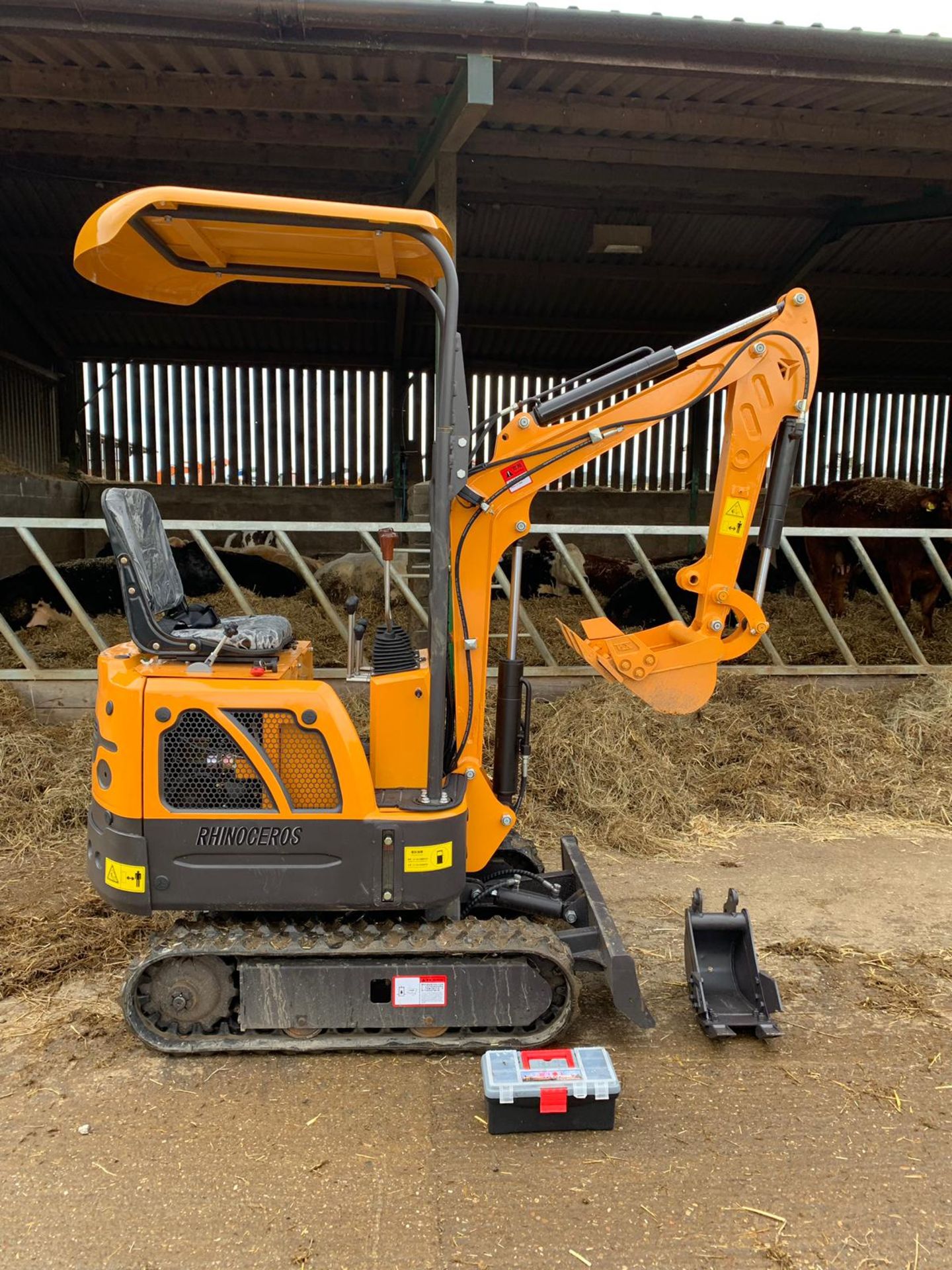 0 HOURS! MINI EXCAVATOR MICRO RHINOCEROS XN08, BRAND NEW, 2 BUCKETS, CE MARKED *PLUS VAT* - Image 3 of 13