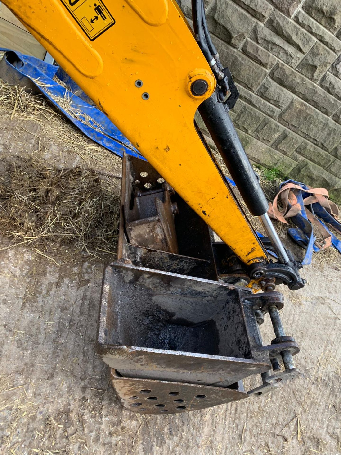 2017 JCB 8014 CTS TRACKED MINI DIGGER / EXCAVATOR - COMES WITH 3X BUCKETS *PLUS VAT* - Image 5 of 11