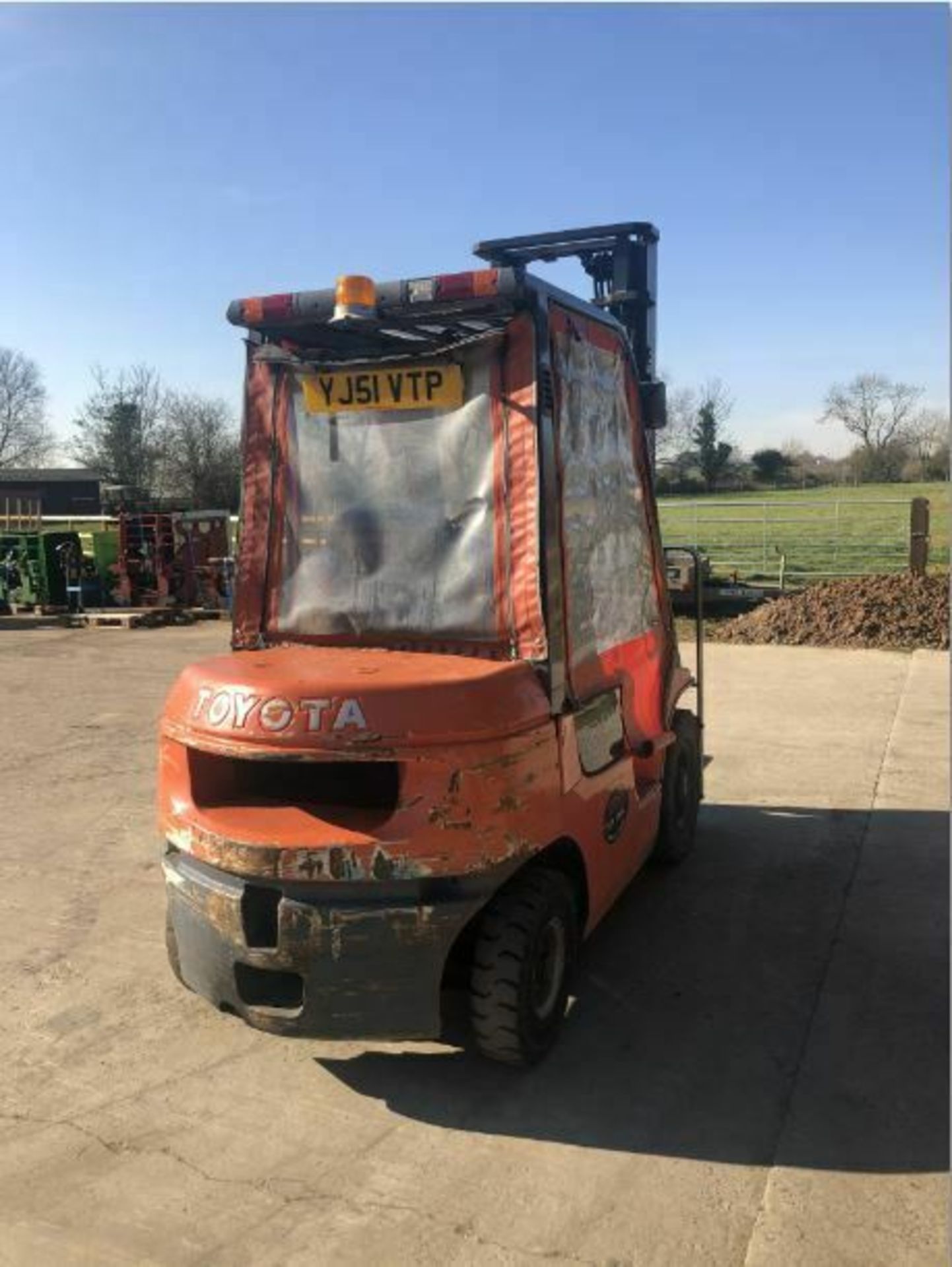 TOYOTA 2.5 TONNE DIESEL FORKLIFT, DUPLEX MAST, SIDE SHIFT. *PLUS VAT* - Image 4 of 4