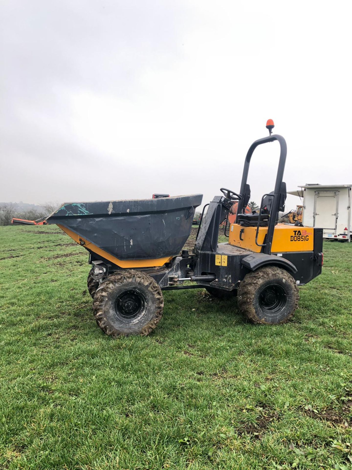 2013/63 REG TEREX TA3SH 3 TONNE SWIVEL DUMPER, HYDRO-STATIC DRIVE, RUNS DRIVES AND TIPS *PLUS VAT* - Image 3 of 11