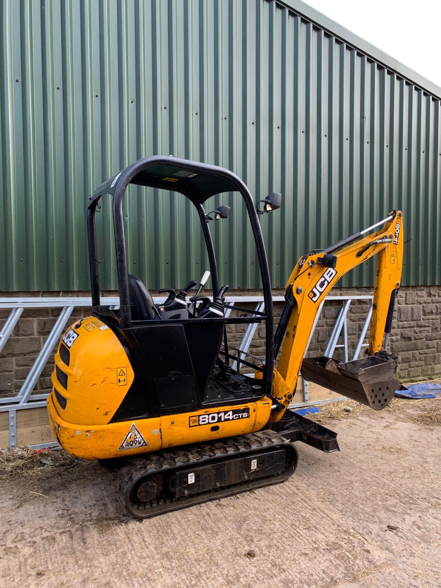 2017 JCB 8014 CTS TRACKED MINI DIGGER / EXCAVATOR - COMES WITH 3X BUCKETS *PLUS VAT* - Image 2 of 11