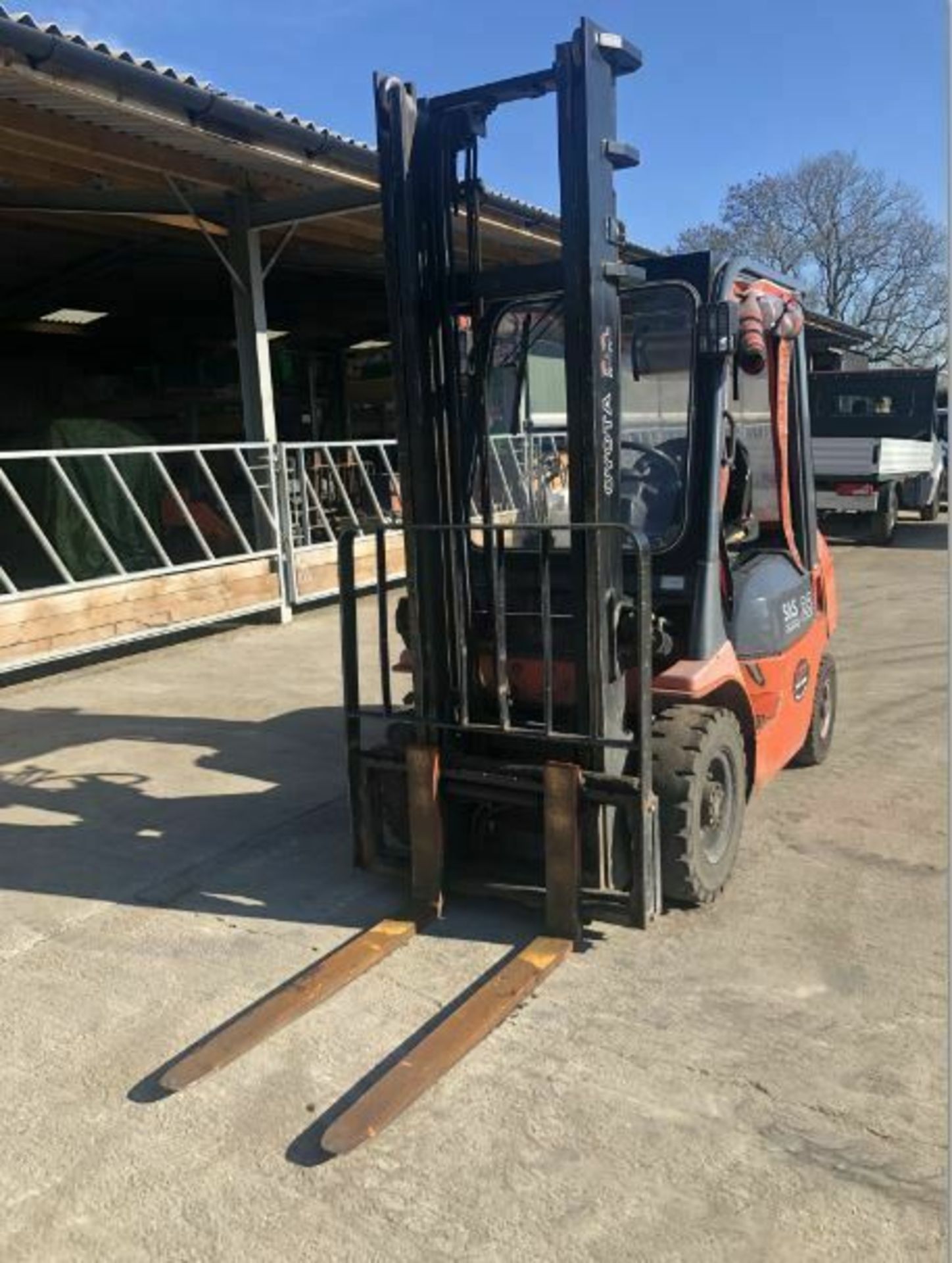 TOYOTA 2.5 TONNE DIESEL FORKLIFT, DUPLEX MAST, SIDE SHIFT. *PLUS VAT* - Image 2 of 4