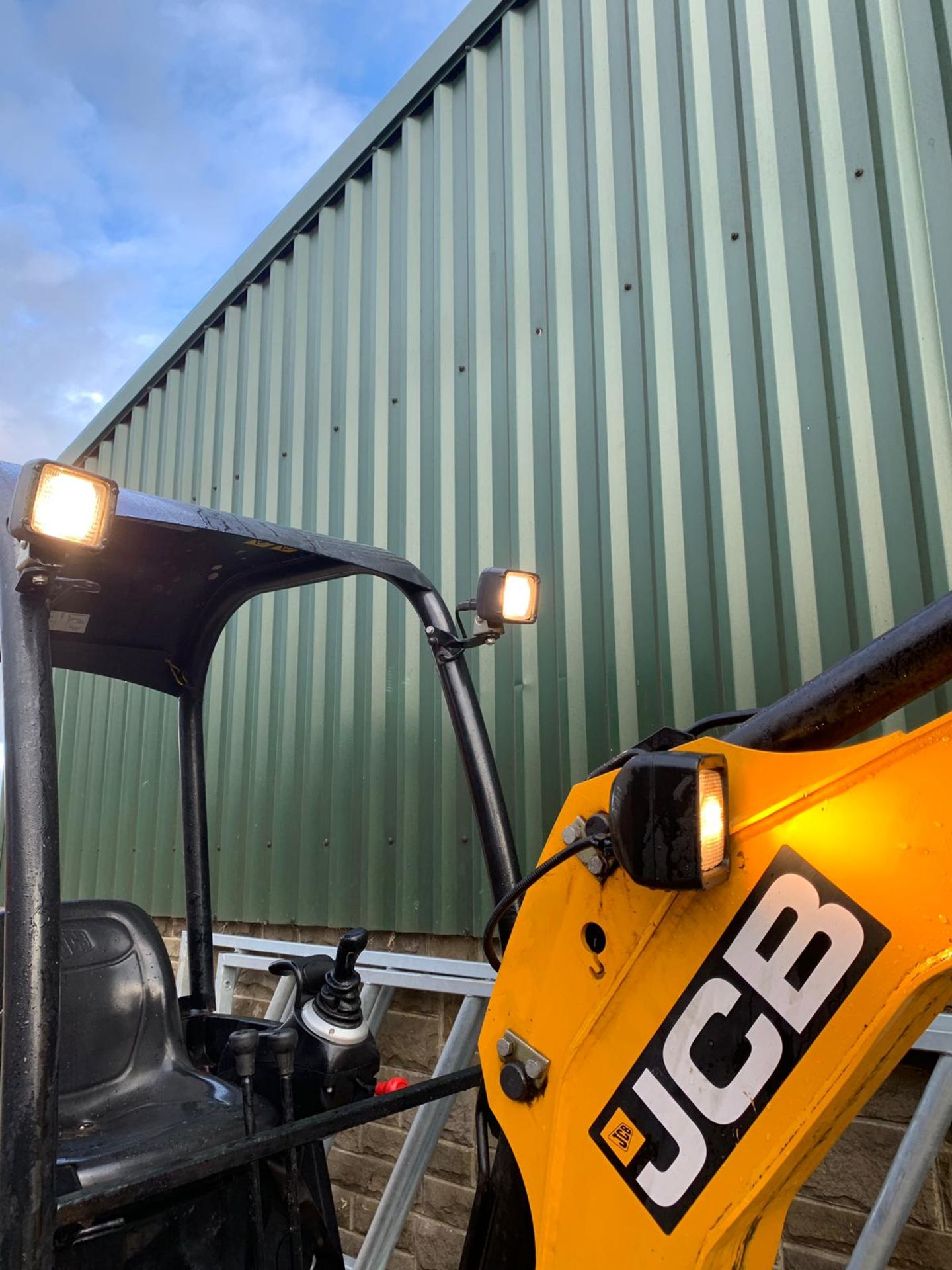 2017 JCB 8014 CTS TRACKED MINI DIGGER / EXCAVATOR - COMES WITH 3X BUCKETS *PLUS VAT* - Image 7 of 11