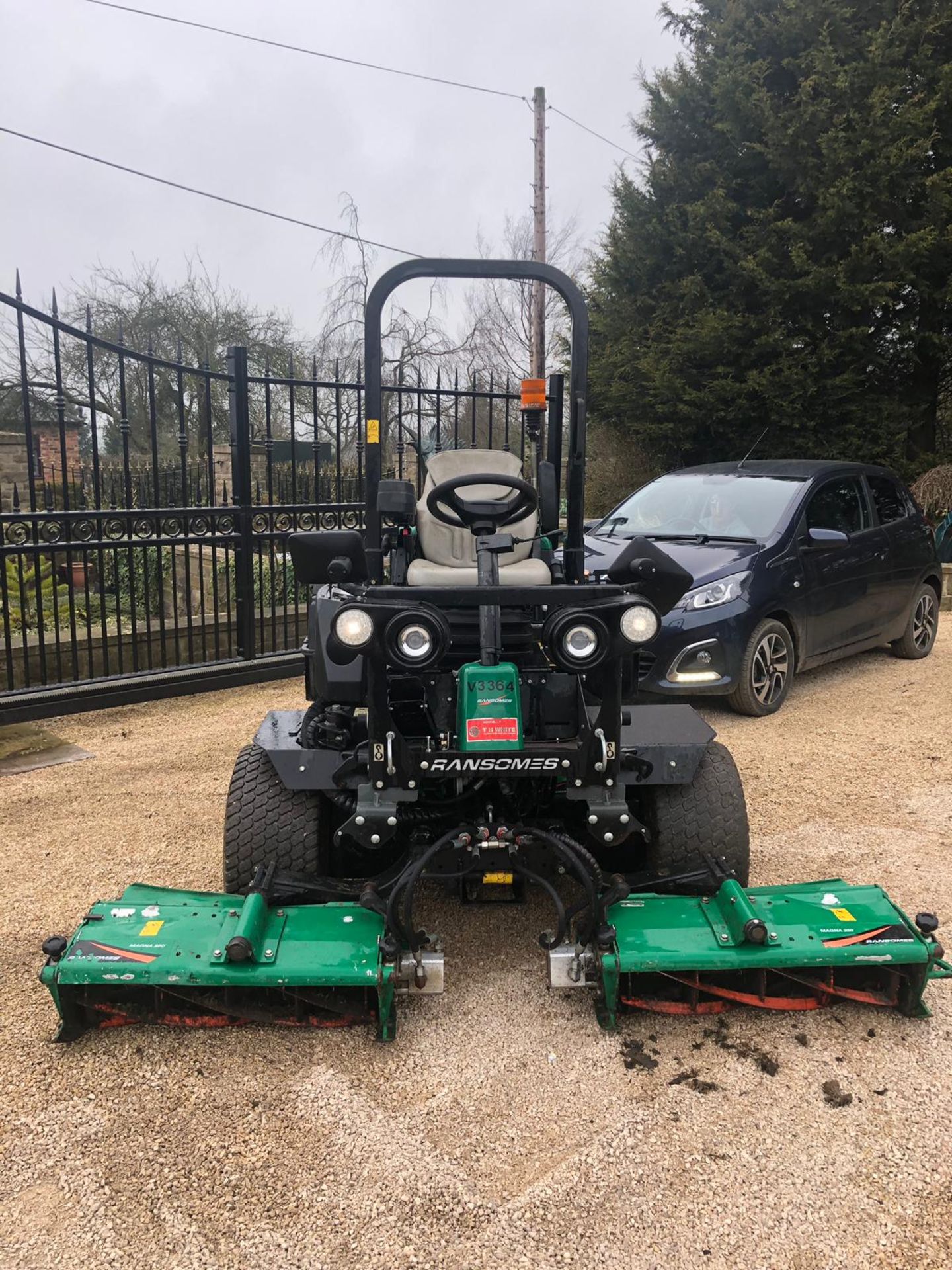 2014 RANSOMES PARKWAY 3 METEOR 4 WHEEL DRIVE RIDE ON DIESEL LAWN MOWER *PLUS VAT* - Image 2 of 6