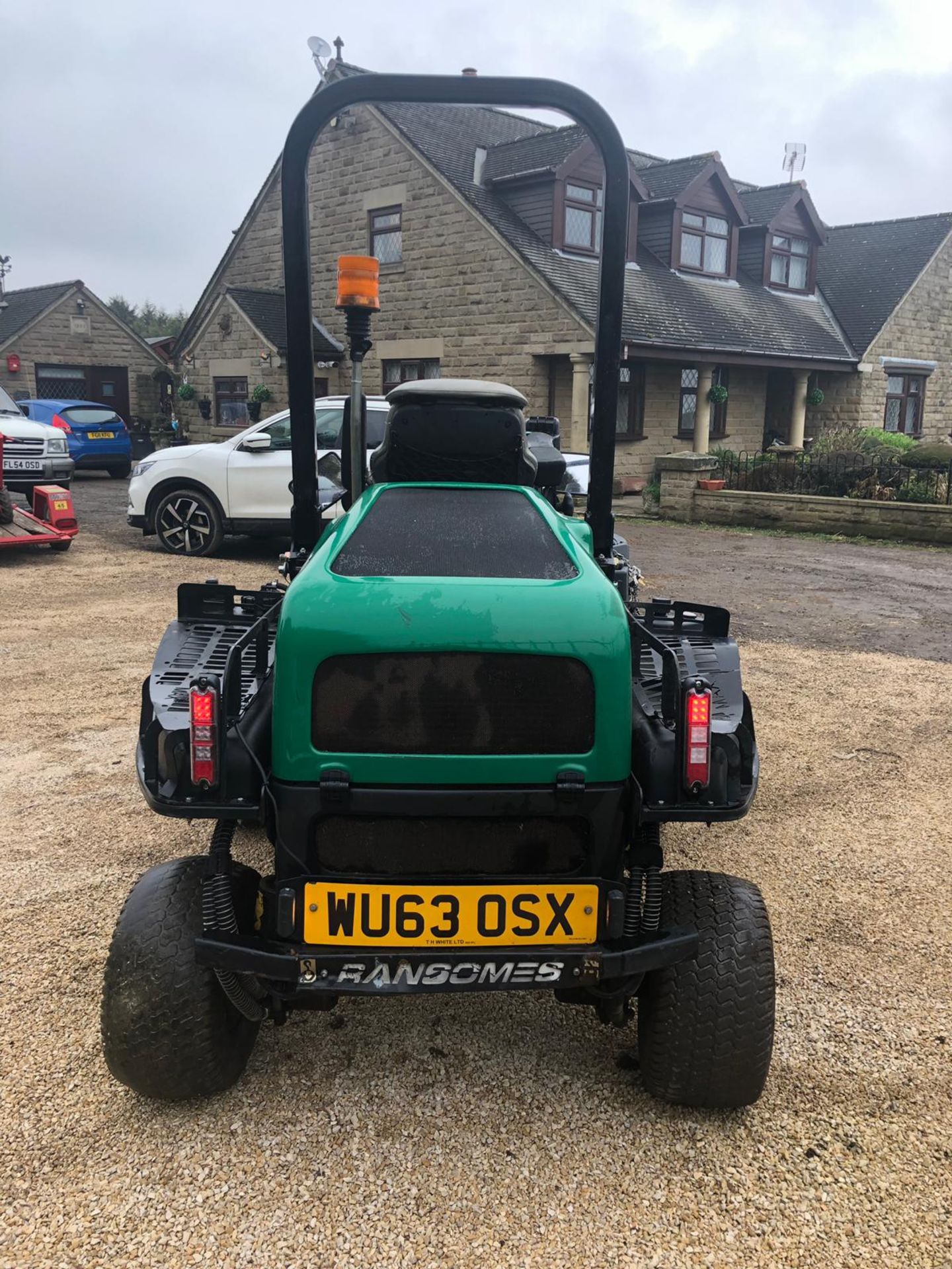 2014 RANSOMES PARKWAY 3 METEOR 4 WHEEL DRIVE RIDE ON DIESEL LAWN MOWER *PLUS VAT* - Image 4 of 6