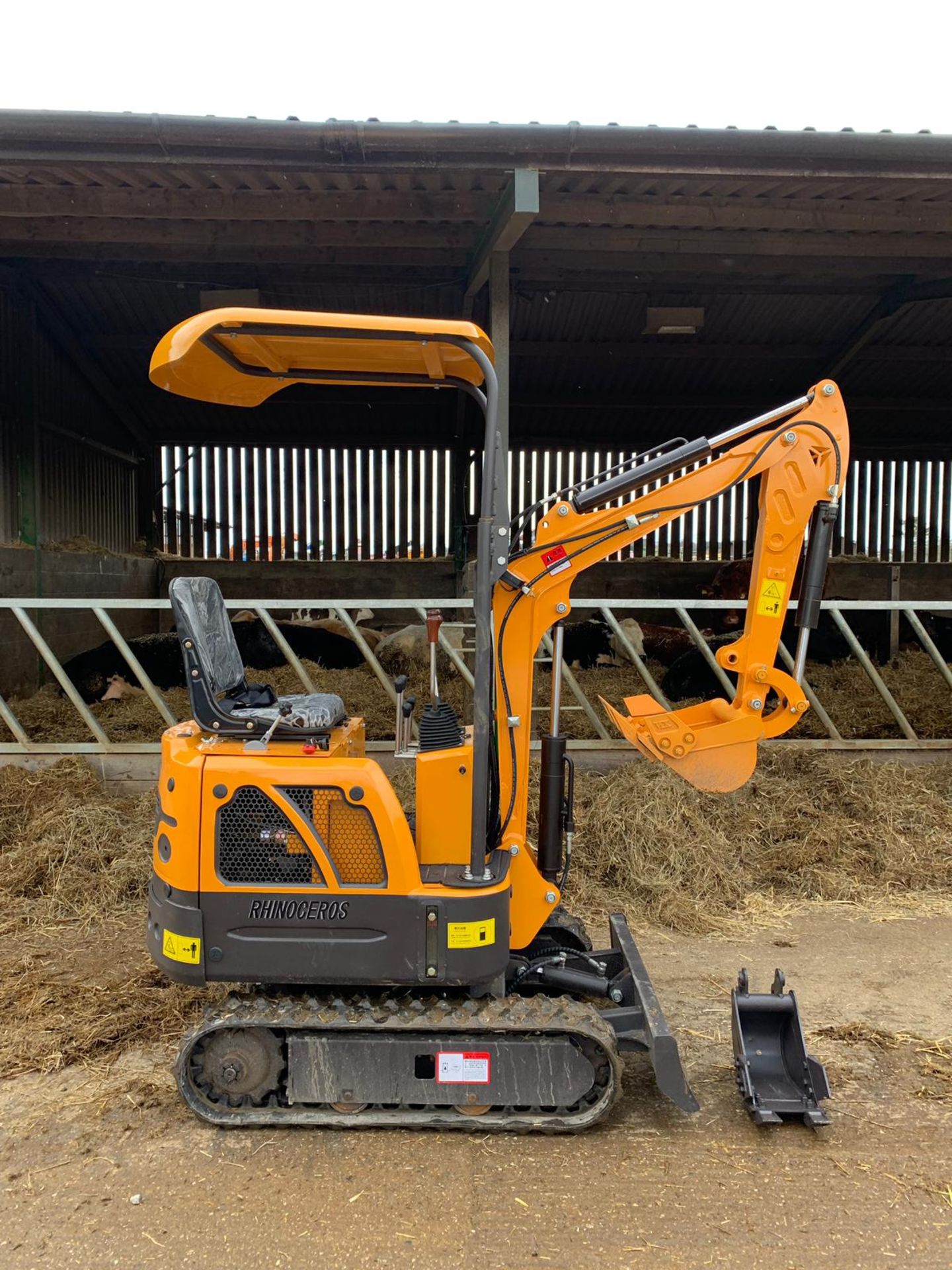 0 HOURS! MINI EXCAVATOR MICRO RHINOCEROS XN08, BRAND NEW, 2 BUCKETS, CE MARKED *PLUS VAT* - Image 2 of 13