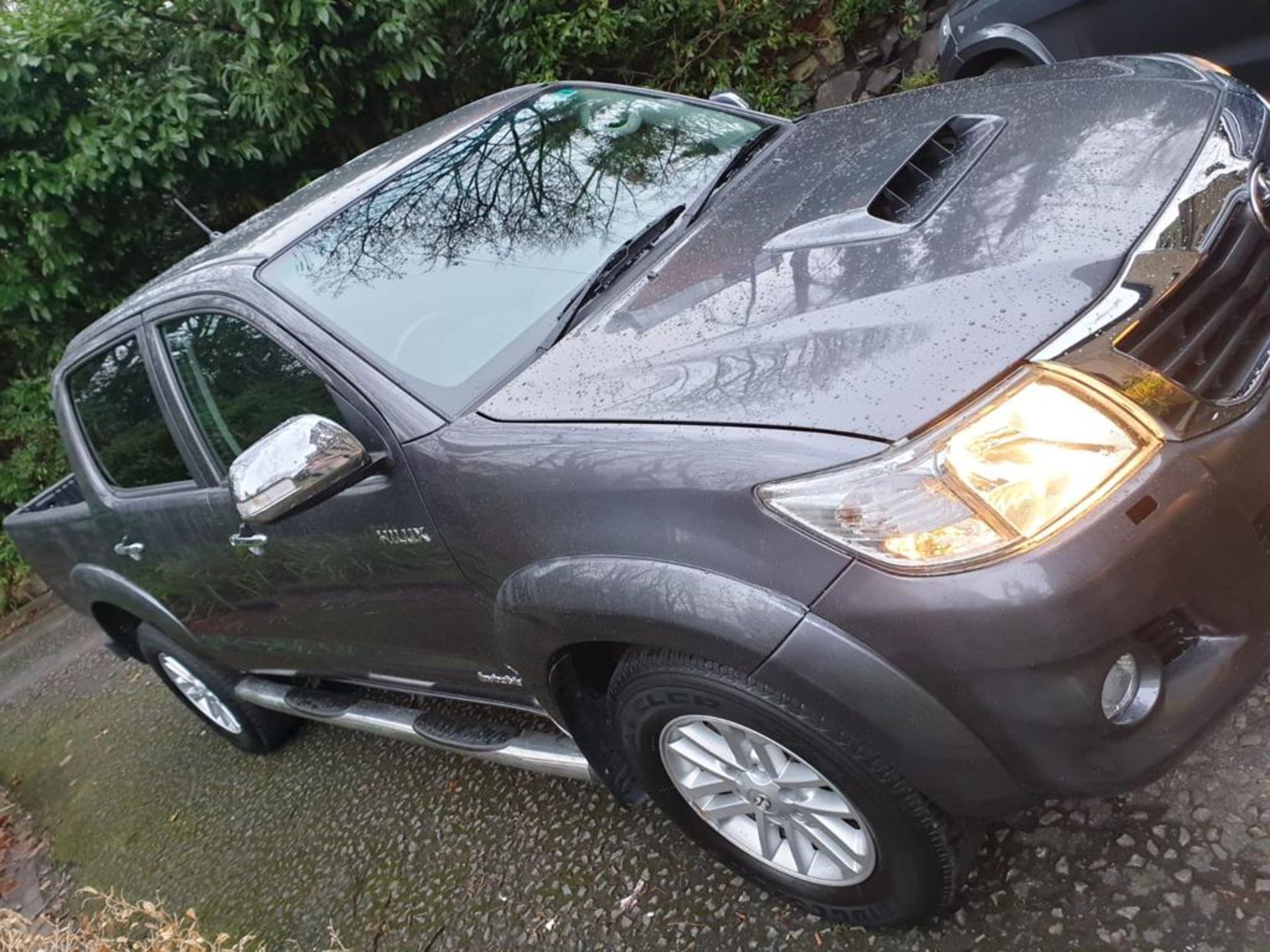 2015/64 REG TOYOTA HILUX INVINCIBLE D-4D 4X4 GREY DIESEL LIGHT UTILITY, SHOWING 1 FORMER KEEPER - Image 2 of 11