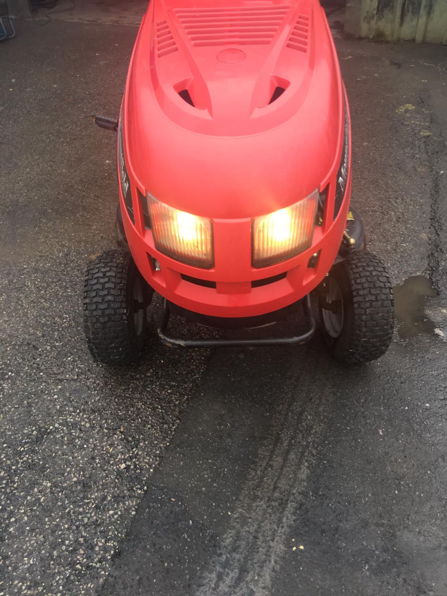 2003 MOUNTFIELD 1436M 13.5 HP RIDE ON PETROL LAWN MOWER, APPROX 36" CUTTING WIDTH *NO VAT* - Image 2 of 11